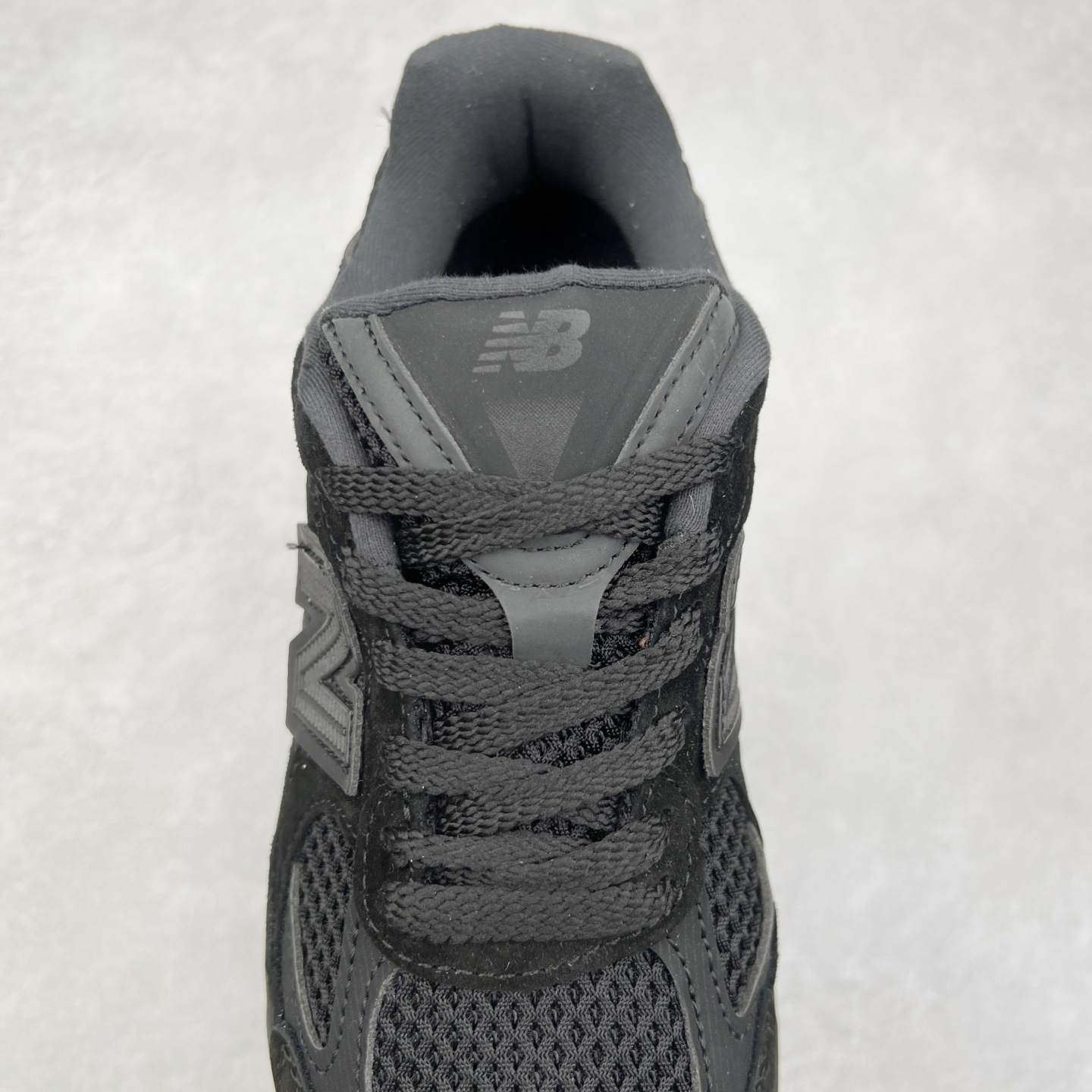 图片[5]-＃DT New Balance NB2010系列新百伦经典复古休闲运动板鞋 以ENCAP中底配以升级版 N-ERGY缓震物料 鞋面则采用特色的柔软麂皮搭以NewBalance经典的尼龙网布 低调中还原跑鞋本真 更年轻化的设计理念与材质 让新世代青年得以用全新视角体验经典鞋款的传奇魅力 货号：U2010NB13731 尺码：36 37 37.5 38 38.5 39.5 40 40.5 41.5 42 42.5 43 44-选品中心