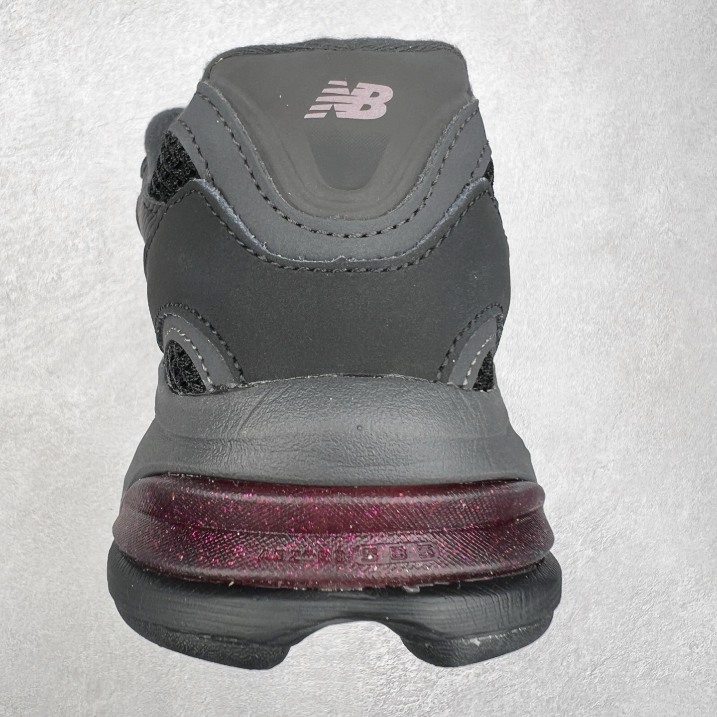 图片[8]-＃DT New Balance NB2010系列新百伦经典复古休闲运动板鞋 以ENCAP中底配以升级版 N-ERGY缓震物料 鞋面则采用特色的柔软麂皮搭以NewBalance经典的尼龙网布 低调中还原跑鞋本真 更年轻化的设计理念与材质 让新世代青年得以用全新视角体验经典鞋款的传奇魅力 货号：U2010NB13731 尺码：36 37 37.5 38 38.5 39.5 40 40.5 41.5 42 42.5 43 44-选品中心