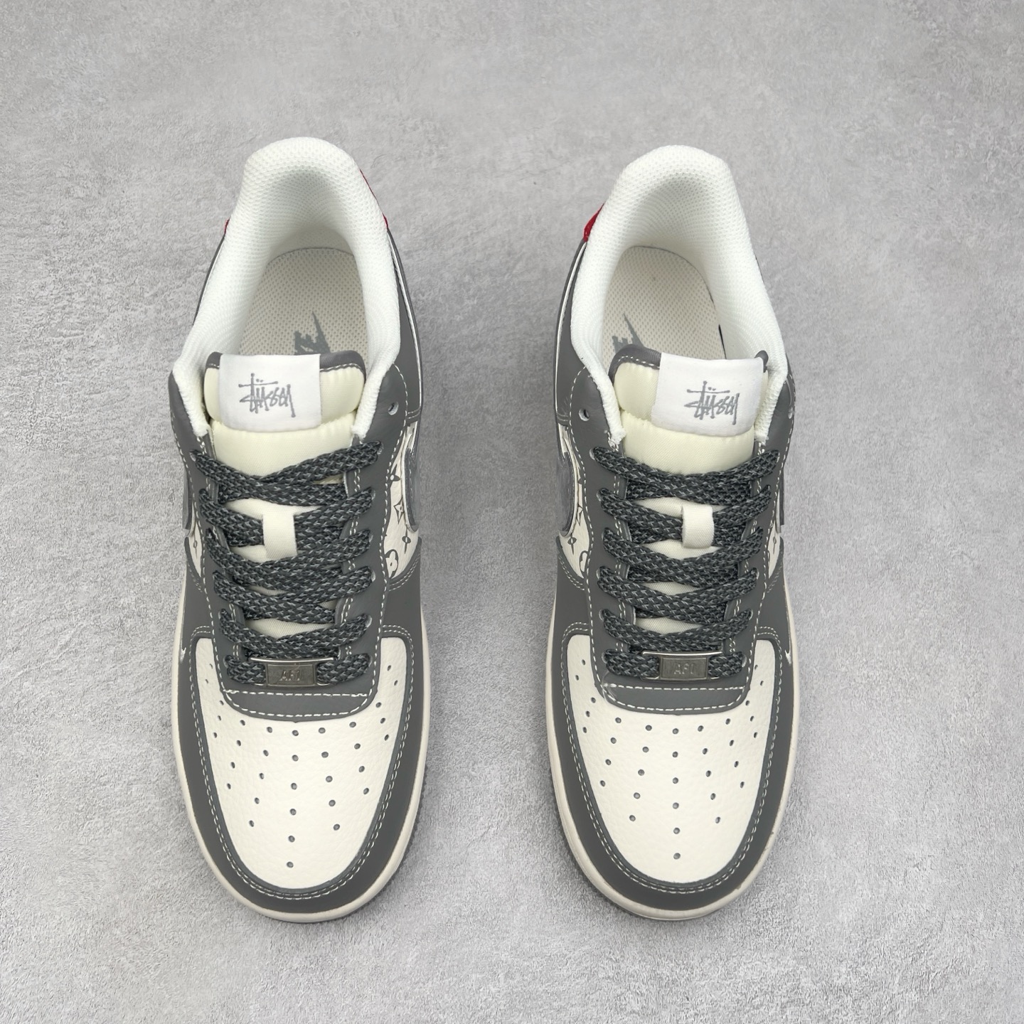 图片[2]-＃福利特价 NK Air Force 1´07 Low 空军一号低帮百搭休闲运动板鞋 柔软、弹性十足的缓震性能和出色的中底设计 横跨复古与现代的外型结合 造就出风靡全球 三十多年的Force 1 直到今天还深受青睐 实拍调校N版已经零色差零失真 百分百还原实物色彩所见即所得 不存在货不对板色差等低级问题 选购参考实物拍摄 不混卖不参货 只用心做好货严格选品 承诺混一赔十 尺码：36 36.5 37.5 38 38.5 39 40 40.5 41 42 42.5 43 44 44.5 45-选品中心