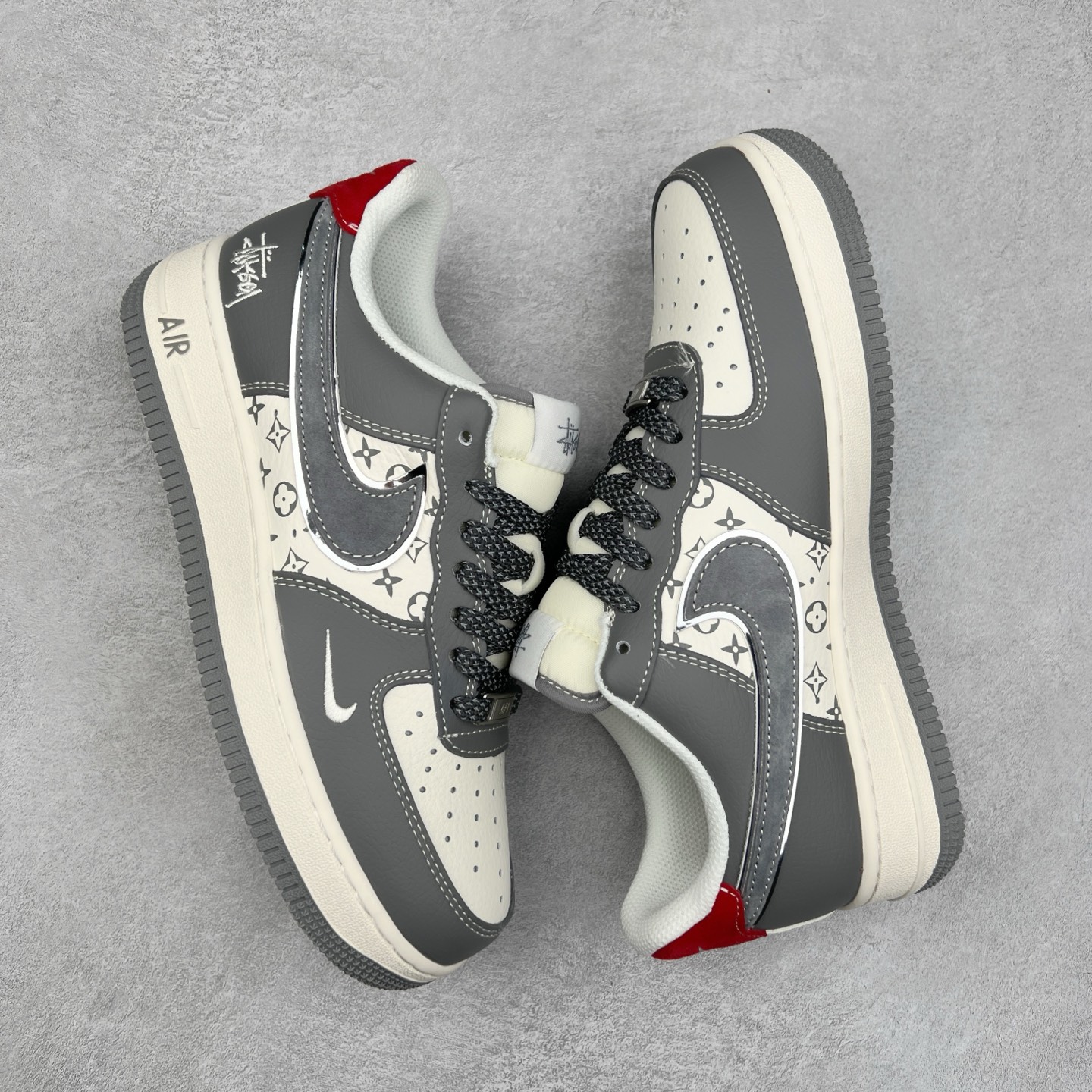 图片[3]-＃福利特价 NK Air Force 1´07 Low 空军一号低帮百搭休闲运动板鞋 柔软、弹性十足的缓震性能和出色的中底设计 横跨复古与现代的外型结合 造就出风靡全球 三十多年的Force 1 直到今天还深受青睐 实拍调校N版已经零色差零失真 百分百还原实物色彩所见即所得 不存在货不对板色差等低级问题 选购参考实物拍摄 不混卖不参货 只用心做好货严格选品 承诺混一赔十 尺码：36 36.5 37.5 38 38.5 39 40 40.5 41 42 42.5 43 44 44.5 45-选品中心