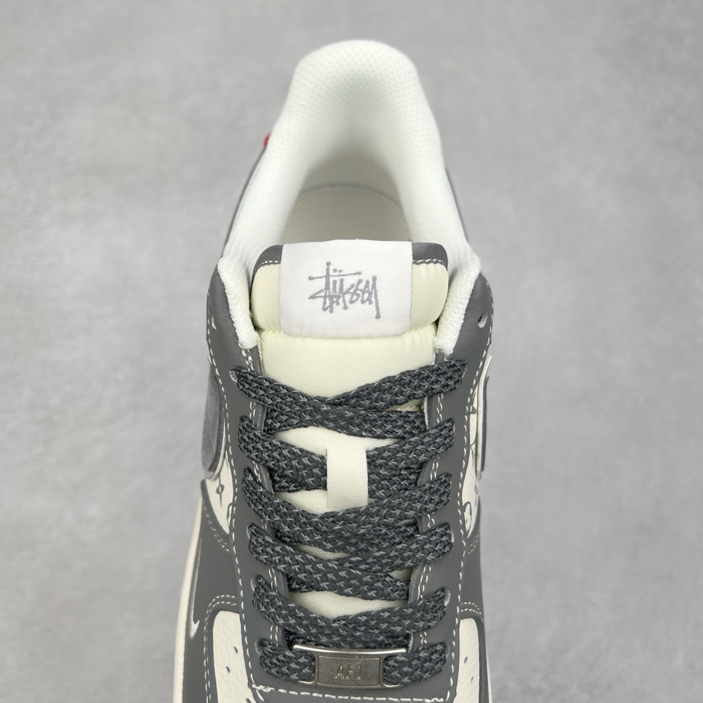 图片[5]-＃福利特价 NK Air Force 1´07 Low 空军一号低帮百搭休闲运动板鞋 柔软、弹性十足的缓震性能和出色的中底设计 横跨复古与现代的外型结合 造就出风靡全球 三十多年的Force 1 直到今天还深受青睐 实拍调校N版已经零色差零失真 百分百还原实物色彩所见即所得 不存在货不对板色差等低级问题 选购参考实物拍摄 不混卖不参货 只用心做好货严格选品 承诺混一赔十 尺码：36 36.5 37.5 38 38.5 39 40 40.5 41 42 42.5 43 44 44.5 45-选品中心