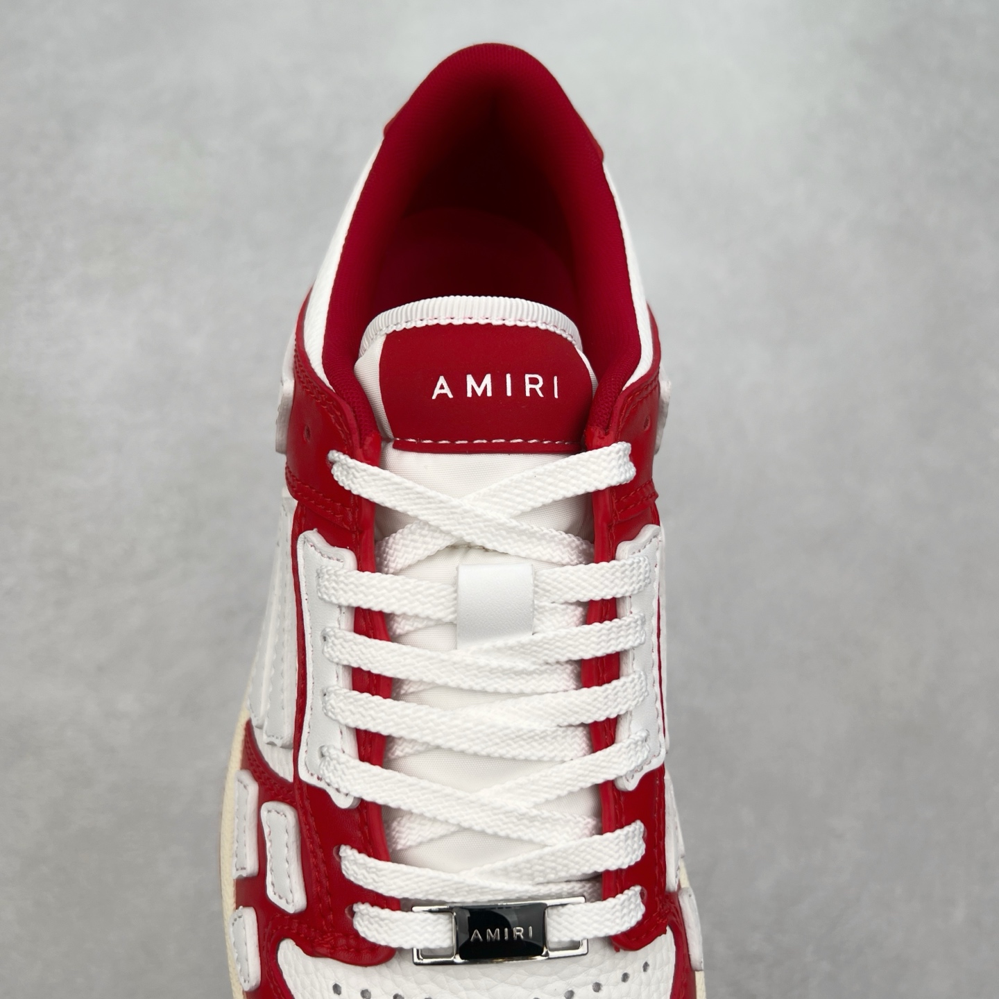 图片[5]-＃莞产 Amiri 埃米尔 Skeleton Low-Skel top Sneakers 骨骼系列情侣鞋 当潮顶流产品 众星上脚 低帮运动休闲板鞋 正确骨头形状 鞋舌外翻细节 头层牛皮双层加厚鞋面 鞋帮侧面骨头采用两张牛皮贴合处理 立体感更好 皮料切口均油边处理 定制金属LOGO铭牌及吊牌 并配有官方购物袋尽显高端大气 尺码 35 36 37 38 39 40 41 42 43 44 45-选品中心
