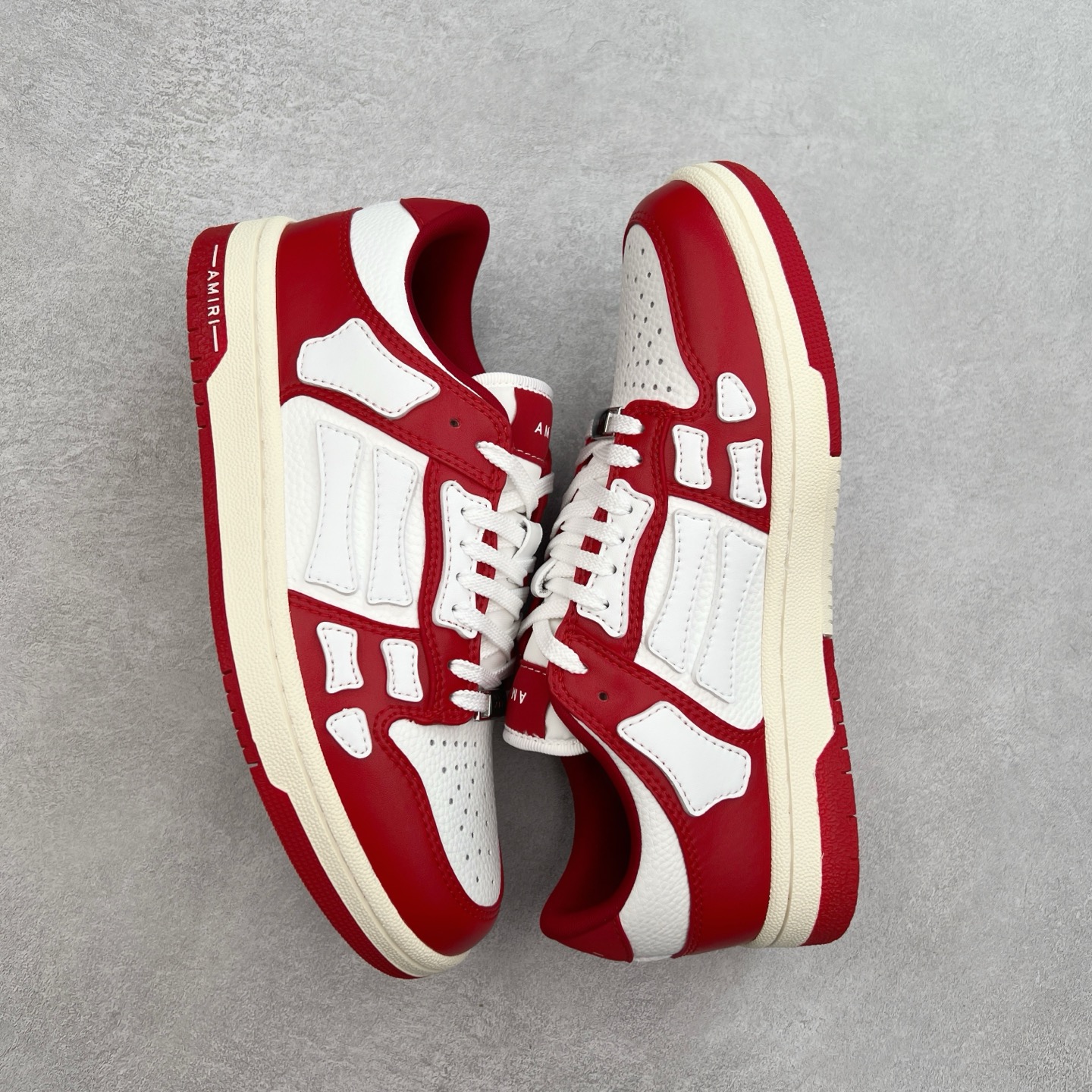 图片[3]-＃莞产 Amiri 埃米尔 Skeleton Low-Skel top Sneakers 骨骼系列情侣鞋 当潮顶流产品 众星上脚 低帮运动休闲板鞋 正确骨头形状 鞋舌外翻细节 头层牛皮双层加厚鞋面 鞋帮侧面骨头采用两张牛皮贴合处理 立体感更好 皮料切口均油边处理 定制金属LOGO铭牌及吊牌 并配有官方购物袋尽显高端大气 尺码 35 36 37 38 39 40 41 42 43 44 45-选品中心