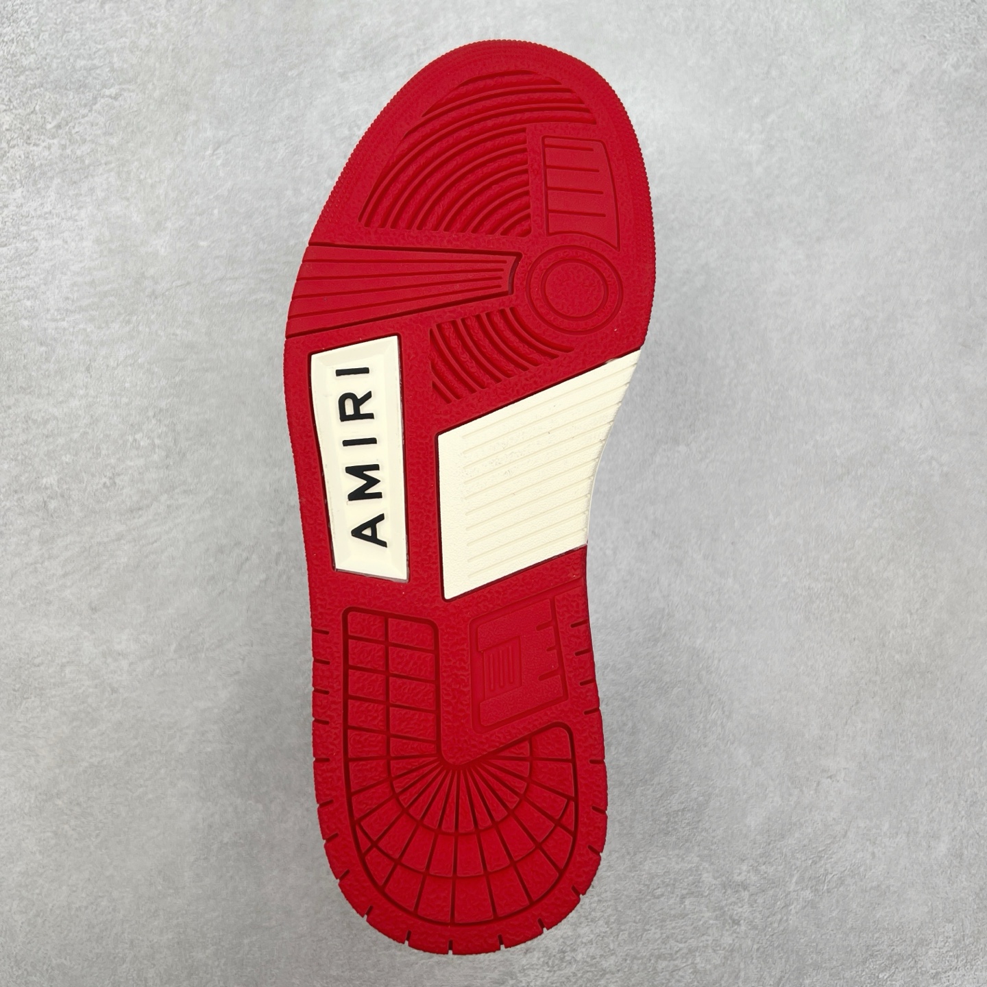 图片[9]-＃莞产 Amiri 埃米尔 Skeleton Low-Skel top Sneakers 骨骼系列情侣鞋 当潮顶流产品 众星上脚 低帮运动休闲板鞋 正确骨头形状 鞋舌外翻细节 头层牛皮双层加厚鞋面 鞋帮侧面骨头采用两张牛皮贴合处理 立体感更好 皮料切口均油边处理 定制金属LOGO铭牌及吊牌 并配有官方购物袋尽显高端大气 尺码 35 36 37 38 39 40 41 42 43 44 45-选品中心