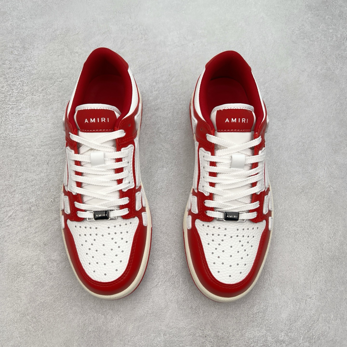 图片[2]-＃莞产 Amiri 埃米尔 Skeleton Low-Skel top Sneakers 骨骼系列情侣鞋 当潮顶流产品 众星上脚 低帮运动休闲板鞋 正确骨头形状 鞋舌外翻细节 头层牛皮双层加厚鞋面 鞋帮侧面骨头采用两张牛皮贴合处理 立体感更好 皮料切口均油边处理 定制金属LOGO铭牌及吊牌 并配有官方购物袋尽显高端大气 尺码 35 36 37 38 39 40 41 42 43 44 45-选品中心