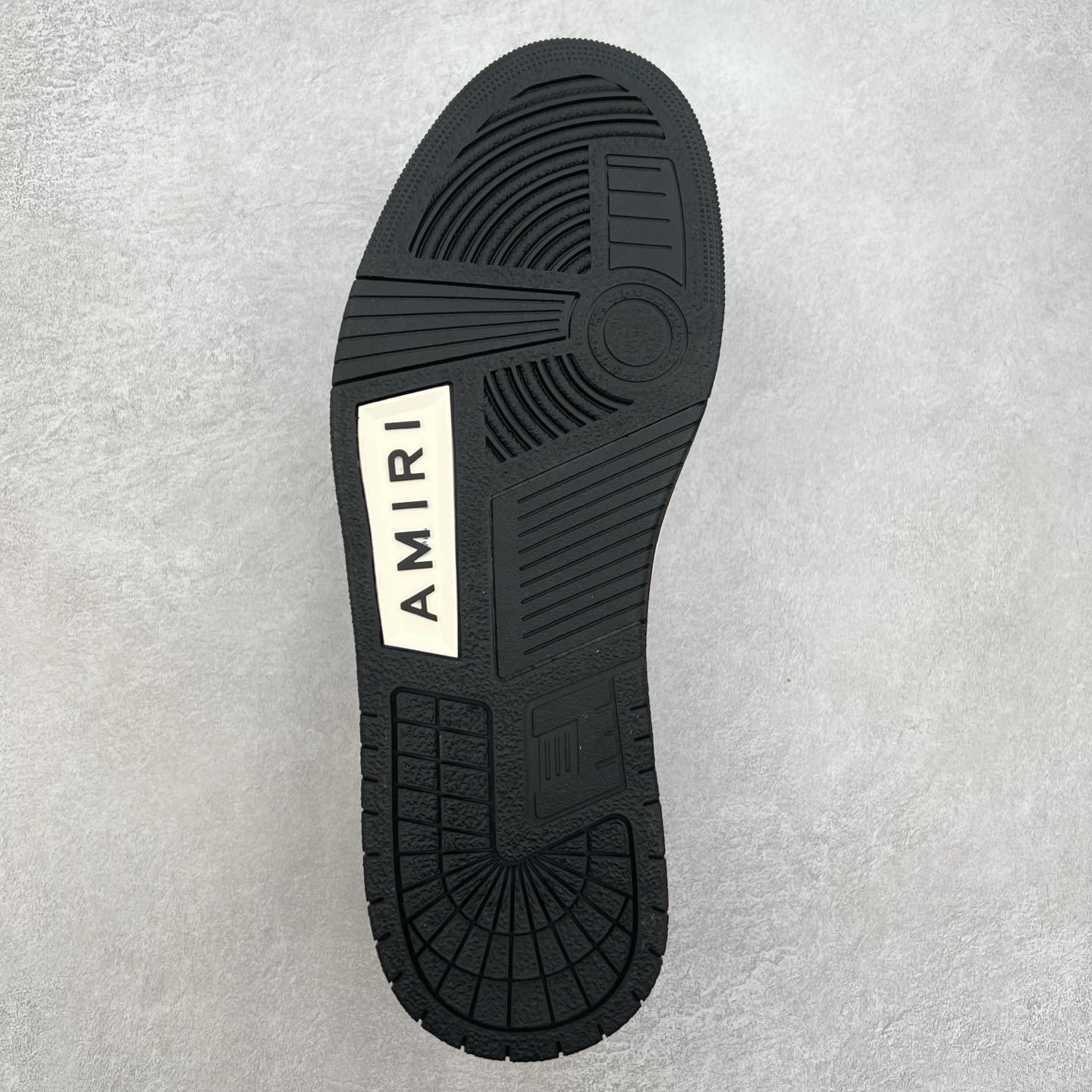 图片[9]-＃莞产 Amiri 埃米尔 Skeleton Low-Skel top Sneakers 骨骼系列情侣鞋 当潮顶流产品 众星上脚 低帮运动休闲板鞋 正确骨头形状 鞋舌外翻细节 头层牛皮双层加厚鞋面 鞋帮侧面骨头采用两张牛皮贴合处理 立体感更好 皮料切口均油边处理 定制金属LOGO铭牌及吊牌 并配有官方购物袋尽显高端大气 尺码 35 36 37 38 39 40 41 42 43 44 45-选品中心