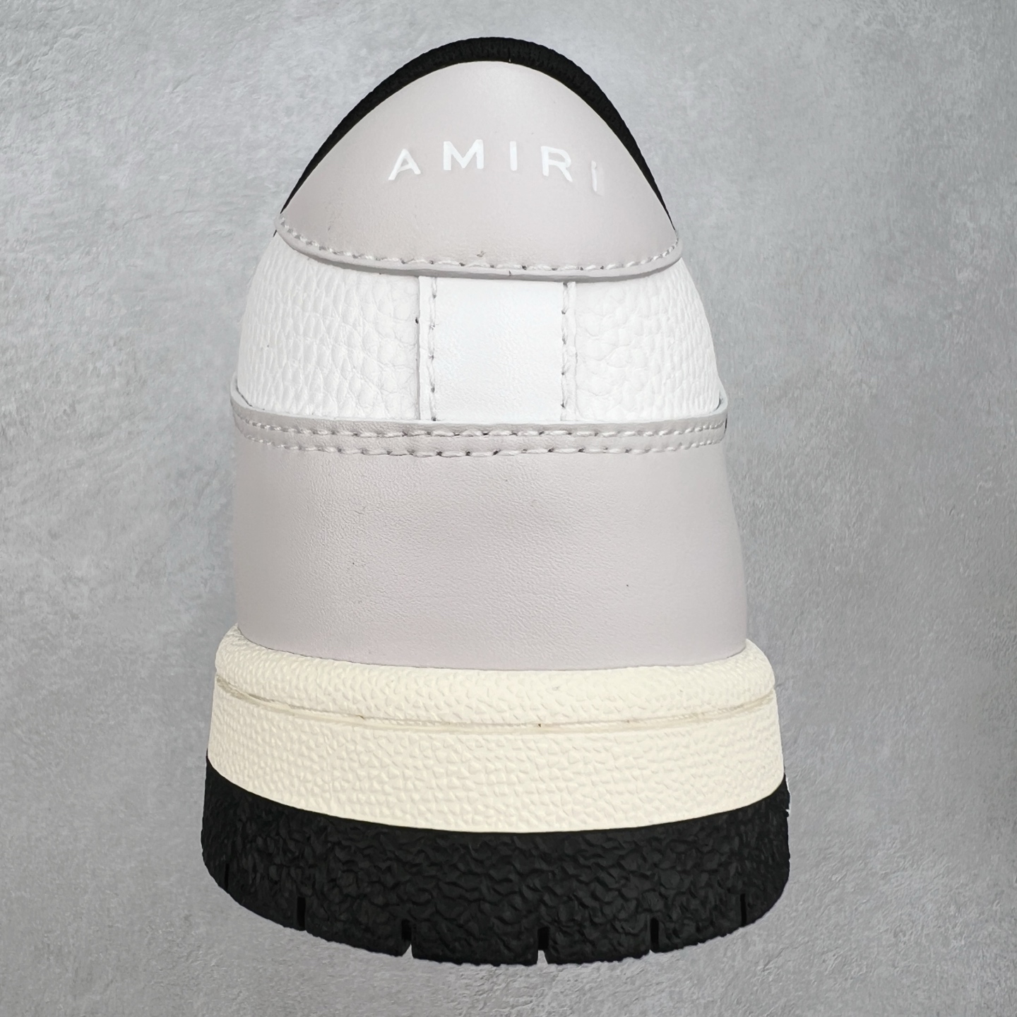 图片[8]-＃莞产 Amiri 埃米尔 Skeleton Low-Skel top Sneakers 骨骼系列情侣鞋 当潮顶流产品 众星上脚 低帮运动休闲板鞋 正确骨头形状 鞋舌外翻细节 头层牛皮双层加厚鞋面 鞋帮侧面骨头采用两张牛皮贴合处理 立体感更好 皮料切口均油边处理 定制金属LOGO铭牌及吊牌 并配有官方购物袋尽显高端大气 尺码 35 36 37 38 39 40 41 42 43 44 45-选品中心