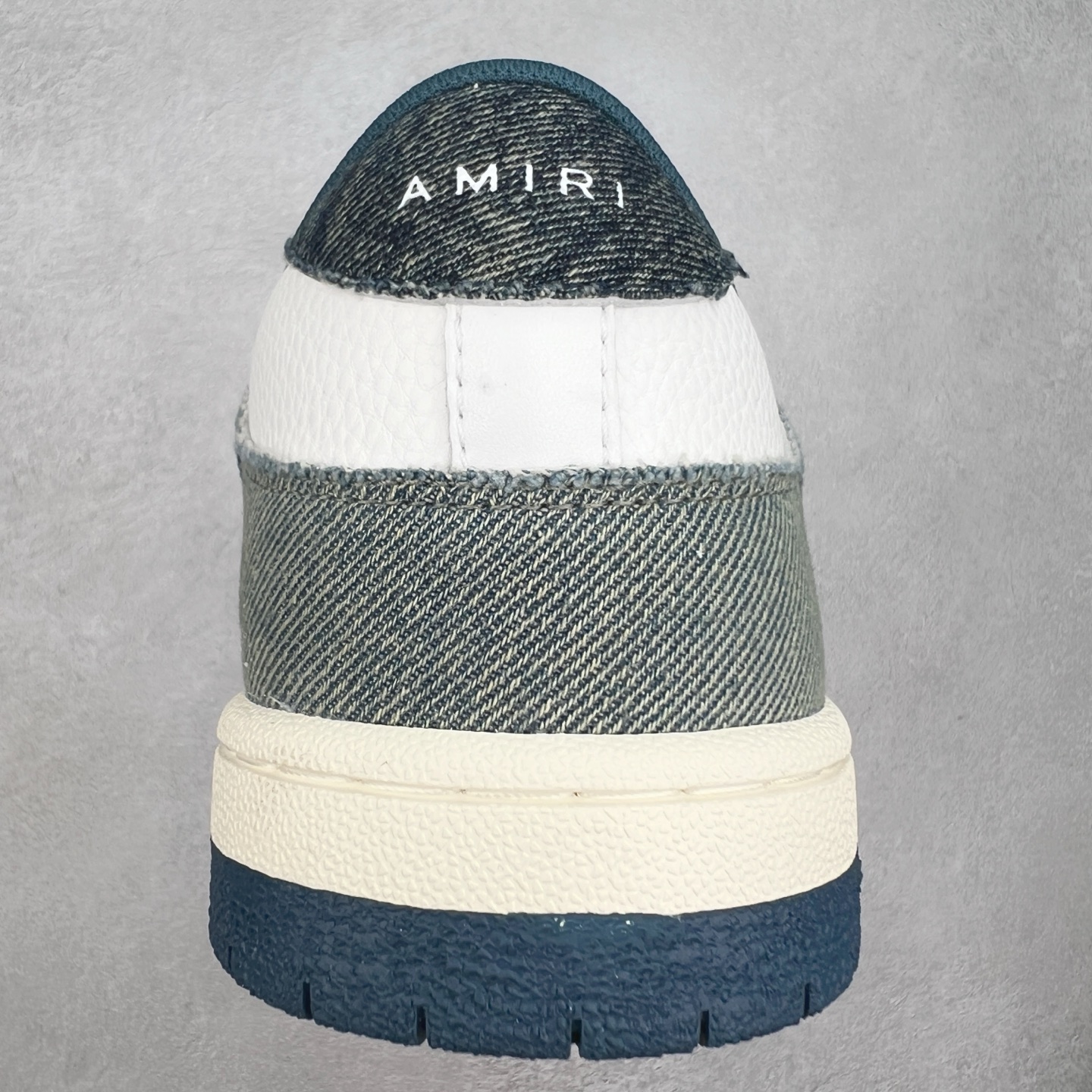 图片[8]-＃莞产 Amiri 埃米尔 Skeleton Low-Skel top Sneakers 骨骼系列情侣鞋 当潮顶流产品 众星上脚 低帮运动休闲板鞋 正确骨头形状 鞋舌外翻细节 头层牛皮双层加厚鞋面 鞋帮侧面骨头采用两张牛皮贴合处理 立体感更好 皮料切口均油边处理 定制金属LOGO铭牌及吊牌 并配有官方购物袋尽显高端大气 尺码 35 36 37 38 39 40 41 42 43 44 45-选品中心