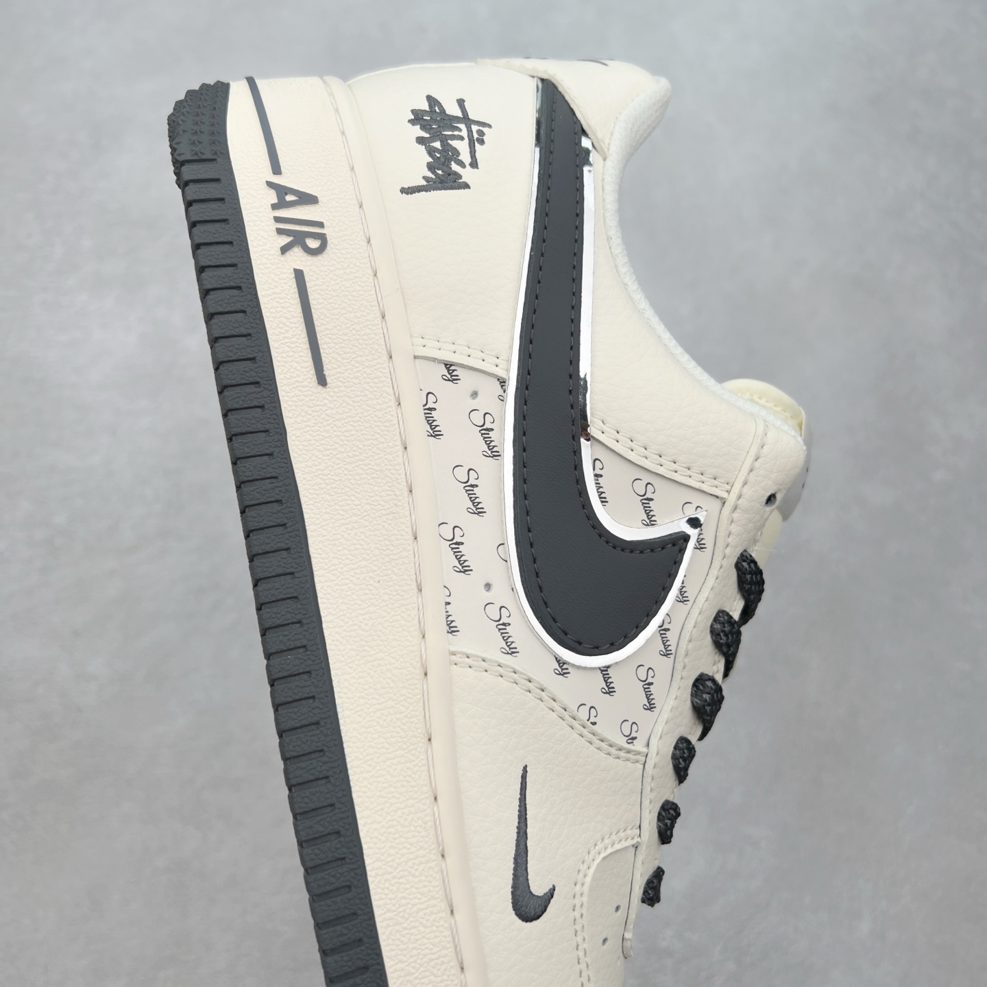 图片[6]-＃福利特价 NK Air Force 1´07 Low 空军一号低帮百搭休闲运动板鞋 柔软、弹性十足的缓震性能和出色的中底设计 横跨复古与现代的外型结合 造就出风靡全球 三十多年的Force 1 直到今天还深受青睐 实拍调校N版已经零色差零失真 百分百还原实物色彩所见即所得 不存在货不对板色差等低级问题 选购参考实物拍摄 不混卖不参货 只用心做好货严格选品 承诺混一赔十 尺码：36 36.5 37.5 38 38.5 39 40 40.5 41 42 42.5 43 44 44.5 45-选品中心