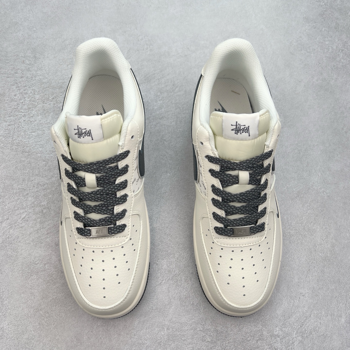 图片[2]-＃福利特价 NK Air Force 1´07 Low 空军一号低帮百搭休闲运动板鞋 柔软、弹性十足的缓震性能和出色的中底设计 横跨复古与现代的外型结合 造就出风靡全球 三十多年的Force 1 直到今天还深受青睐 实拍调校N版已经零色差零失真 百分百还原实物色彩所见即所得 不存在货不对板色差等低级问题 选购参考实物拍摄 不混卖不参货 只用心做好货严格选品 承诺混一赔十 尺码：36 36.5 37.5 38 38.5 39 40 40.5 41 42 42.5 43 44 44.5 45-选品中心