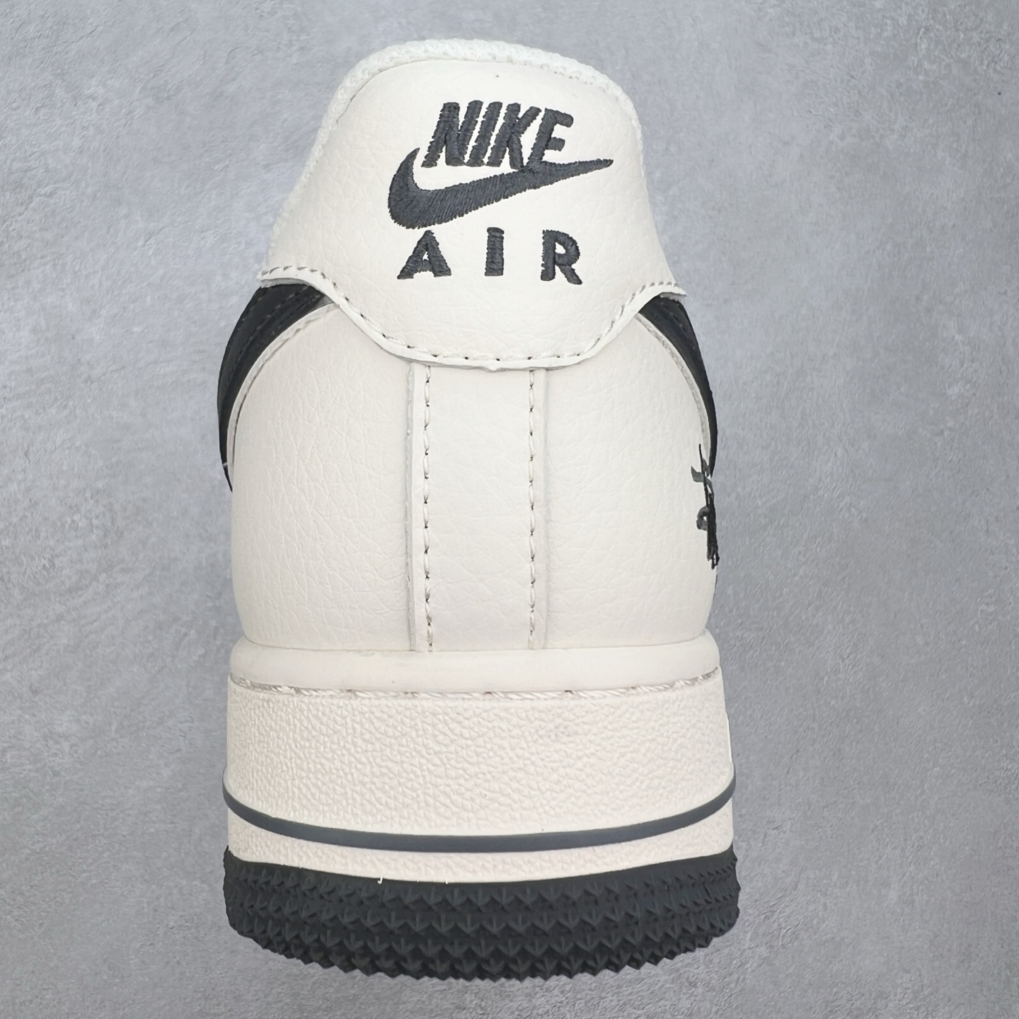 图片[8]-＃福利特价 NK Air Force 1´07 Low 空军一号低帮百搭休闲运动板鞋 柔软、弹性十足的缓震性能和出色的中底设计 横跨复古与现代的外型结合 造就出风靡全球 三十多年的Force 1 直到今天还深受青睐 实拍调校N版已经零色差零失真 百分百还原实物色彩所见即所得 不存在货不对板色差等低级问题 选购参考实物拍摄 不混卖不参货 只用心做好货严格选品 承诺混一赔十 尺码：36 36.5 37.5 38 38.5 39 40 40.5 41 42 42.5 43 44 44.5 45-选品中心