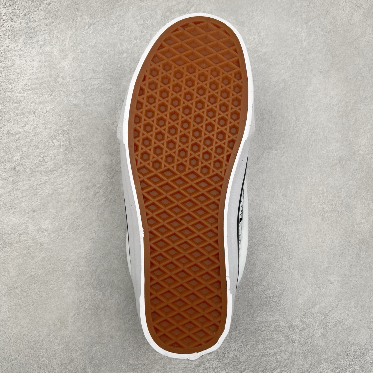 图片[9]-Vans Knu Skool 黑白涂鸦 面包鞋 舒适时尚防滑耐磨复古休闲板鞋 尺码：35 36 36.5 37 38 38.5 39 40 40.5 41 42 42.5 43 44-选品中心