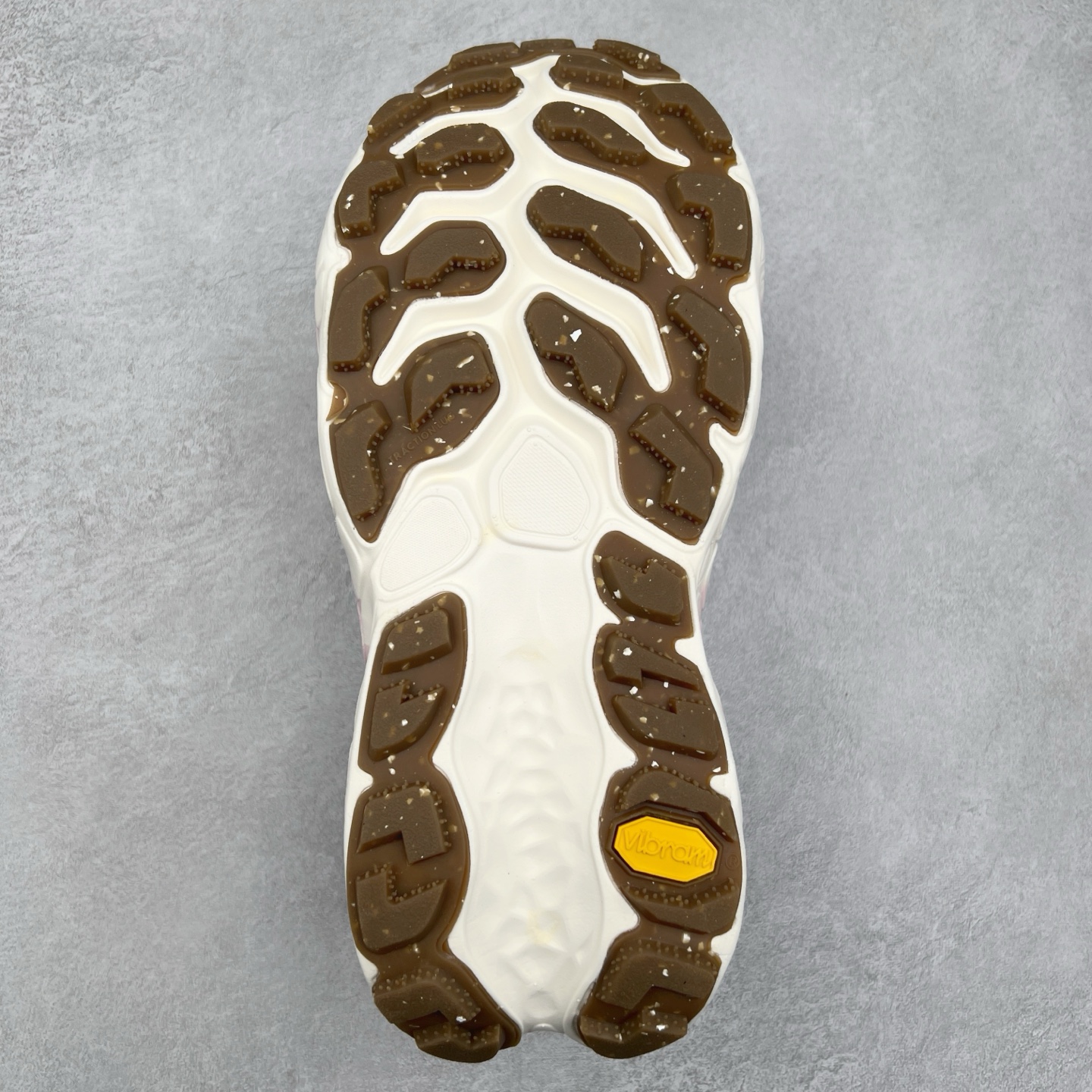 图片[9]-New Balance Fresh Foam X Trail More v3 新百伦NB莫尔V3系列低帮轻量化厚底户外越野休闲运动慢跑鞋 MTMORNGR 无论是越野训练跑还是享受自然美景 New Balance Fresh Foam X Trail More v3 都能确保双脚凉爽舒适 获得缓震支撑 这款越野跑鞋採用透气的合成/网眼鞋面 加上双层 Fresh Foam X 中底实现绝佳舒适著感 搭载鞋头防护科技与 All Terrain 系列最厚鞋底 可防止碎石跑入鞋内 让你尽情探索不受限 尺码：36 37 37.5 38 38.5 39.5 40 40.5 41.5 42 42.5 43 44 44.5 45-选品中心