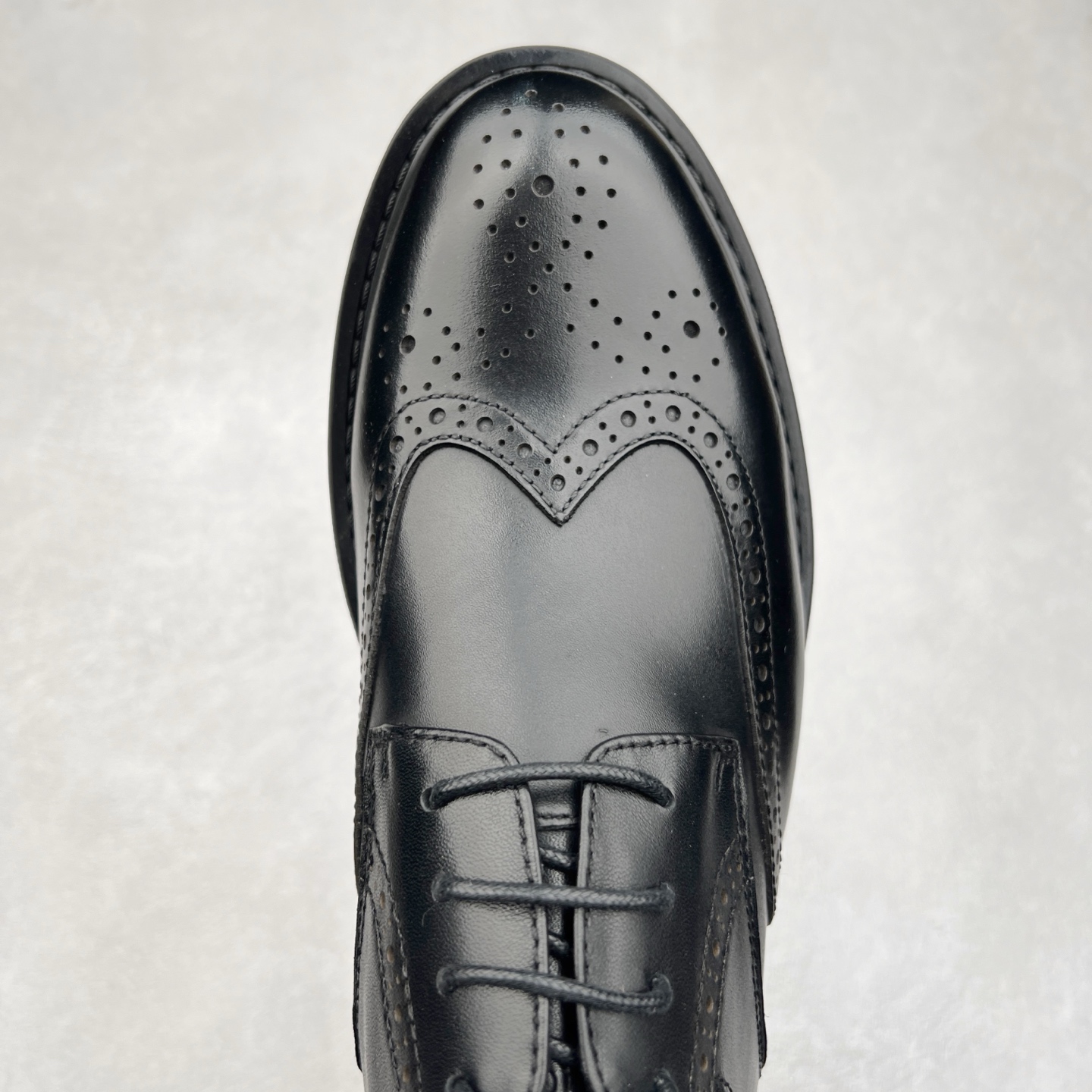 图片[4]-Ecco爱步男鞋新款运动鞋 跑鞋厚底增高老爹鞋 驱动系列全新款式 拼色拼接鞋面 时尚有型 牛皮与纺织品拼接 脚感舒适 出街有型 贴心套脚系带设计 舒适包裹双足 柔软细腻，亲肤透气 以摩托车粗犷胎纹为灵感 PU大底提供牵引性和支撑性 耐磨防滑提升稳定性 轻盈鞋底 舒适耐穿 户外出行 肆意洒脱 尺码：38 39 40 41 42 43 44（皮鞋码）-选品中心