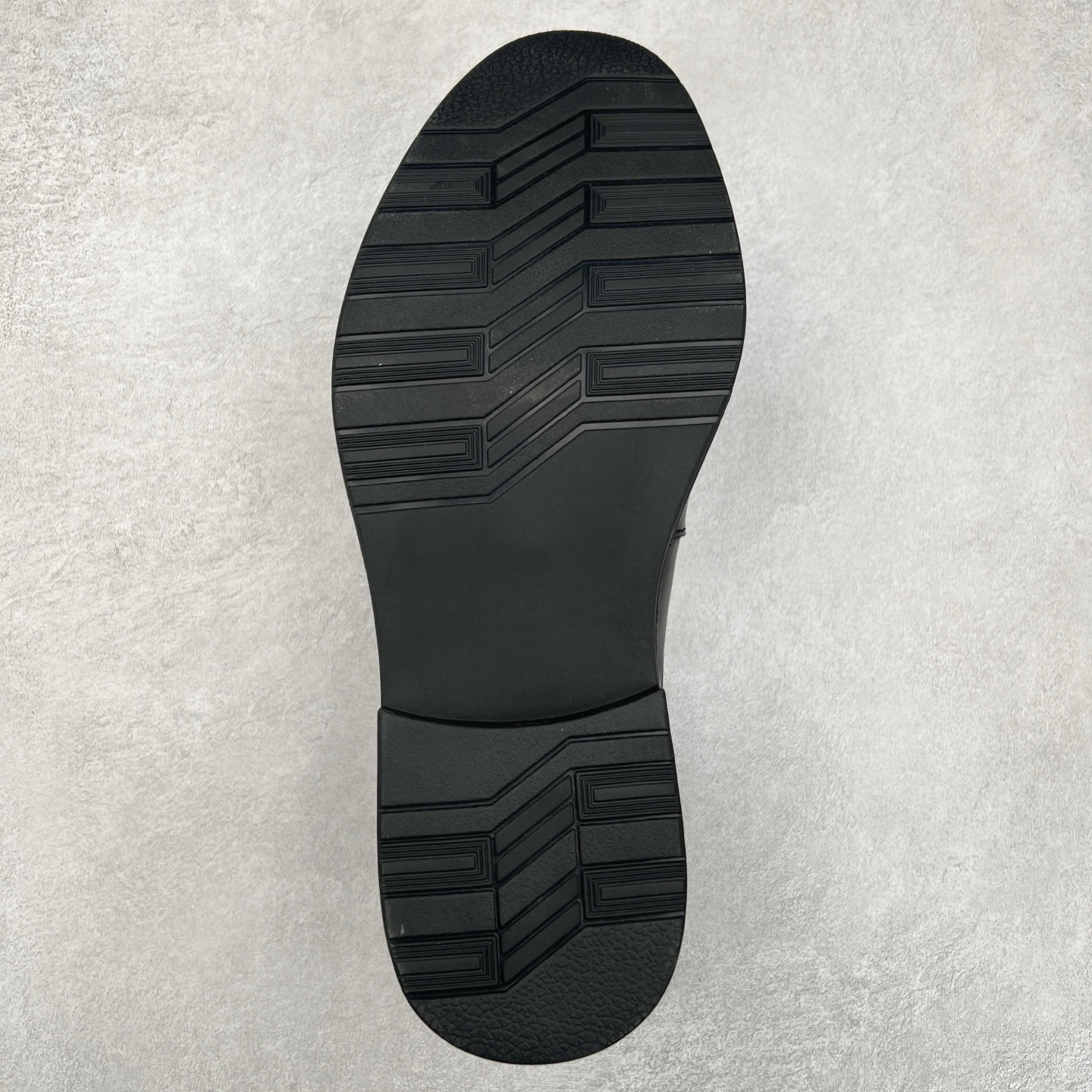 图片[9]-Ecco爱步男鞋新款运动鞋 跑鞋厚底增高老爹鞋 驱动系列全新款式 拼色拼接鞋面 时尚有型 牛皮与纺织品拼接 脚感舒适 出街有型 贴心套脚系带设计 舒适包裹双足 柔软细腻，亲肤透气 以摩托车粗犷胎纹为灵感 PU大底提供牵引性和支撑性 耐磨防滑提升稳定性 轻盈鞋底 舒适耐穿 户外出行 肆意洒脱 尺码：38 39 40 41 42 43 44（皮鞋码）-选品中心