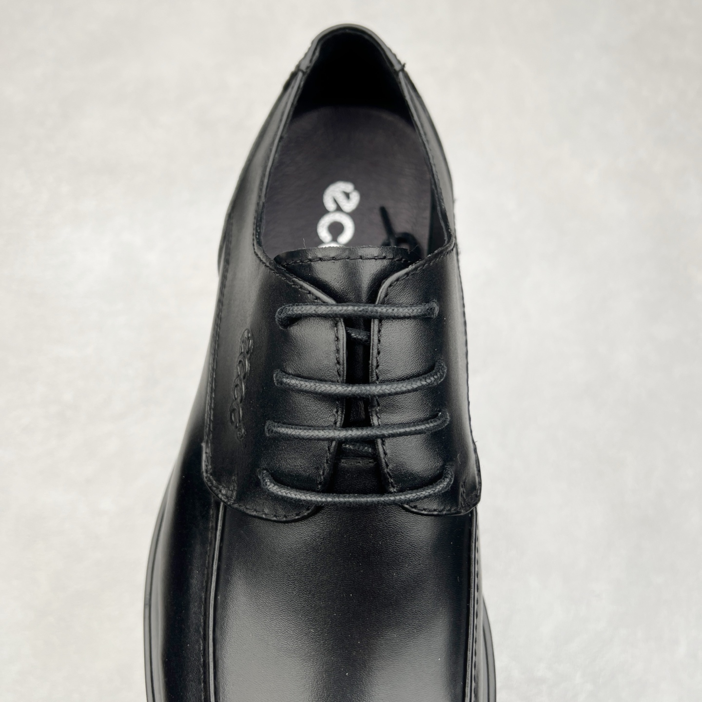 图片[5]-Ecco爱步男鞋新款运动鞋 跑鞋厚底增高老爹鞋 驱动系列全新款式 拼色拼接鞋面 时尚有型 牛皮与纺织品拼接 脚感舒适 出街有型 贴心套脚系带设计 舒适包裹双足 柔软细腻，亲肤透气 以摩托车粗犷胎纹为灵感 PU大底提供牵引性和支撑性 耐磨防滑提升稳定性 轻盈鞋底 舒适耐穿 户外出行 肆意洒脱 尺码：38 39 40 41 42 43 44（皮鞋码）-选品中心