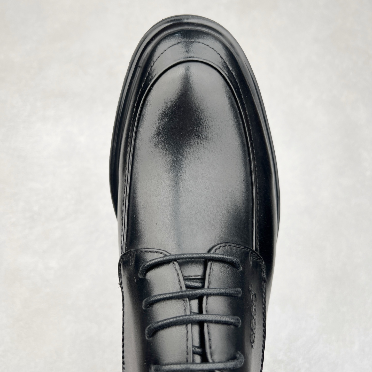 图片[4]-Ecco爱步男鞋新款运动鞋 跑鞋厚底增高老爹鞋 驱动系列全新款式 拼色拼接鞋面 时尚有型 牛皮与纺织品拼接 脚感舒适 出街有型 贴心套脚系带设计 舒适包裹双足 柔软细腻，亲肤透气 以摩托车粗犷胎纹为灵感 PU大底提供牵引性和支撑性 耐磨防滑提升稳定性 轻盈鞋底 舒适耐穿 户外出行 肆意洒脱 尺码：38 39 40 41 42 43 44（皮鞋码）-选品中心