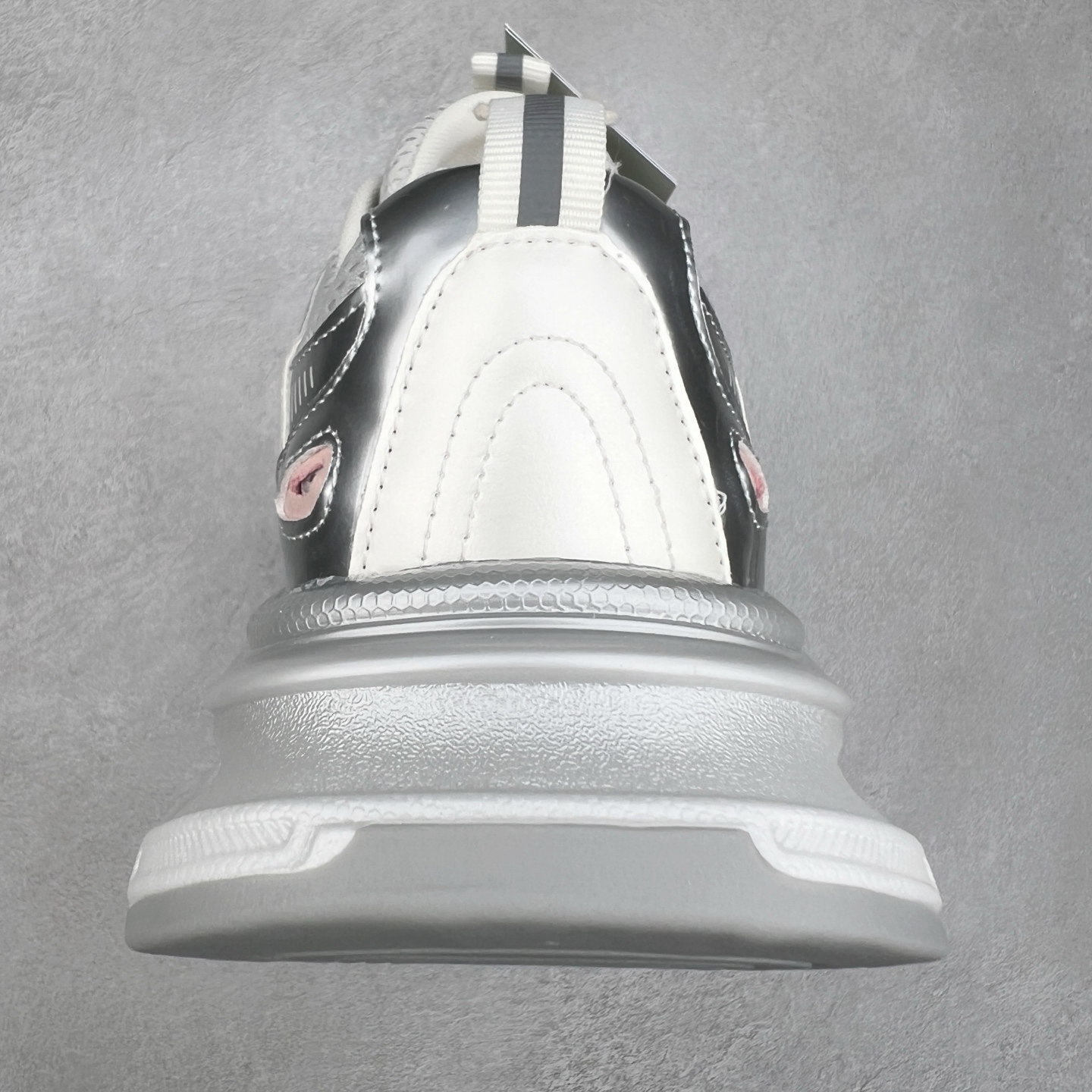 图片[8]-GG-CC Chunky Low安哥拉红休闲运动老爹鞋系列 广东大厂出品 完美细节 25ss春季新款 大长腿 时髦look轻松定格 不费力展现率性氛围 酷帅机能风不规则设计大底 GGCC 银灰红色拼色造型设计 轻便舒适百搭 不管怎么搭都敲好看~尺码：35 36 37 38 39 40-选品中心