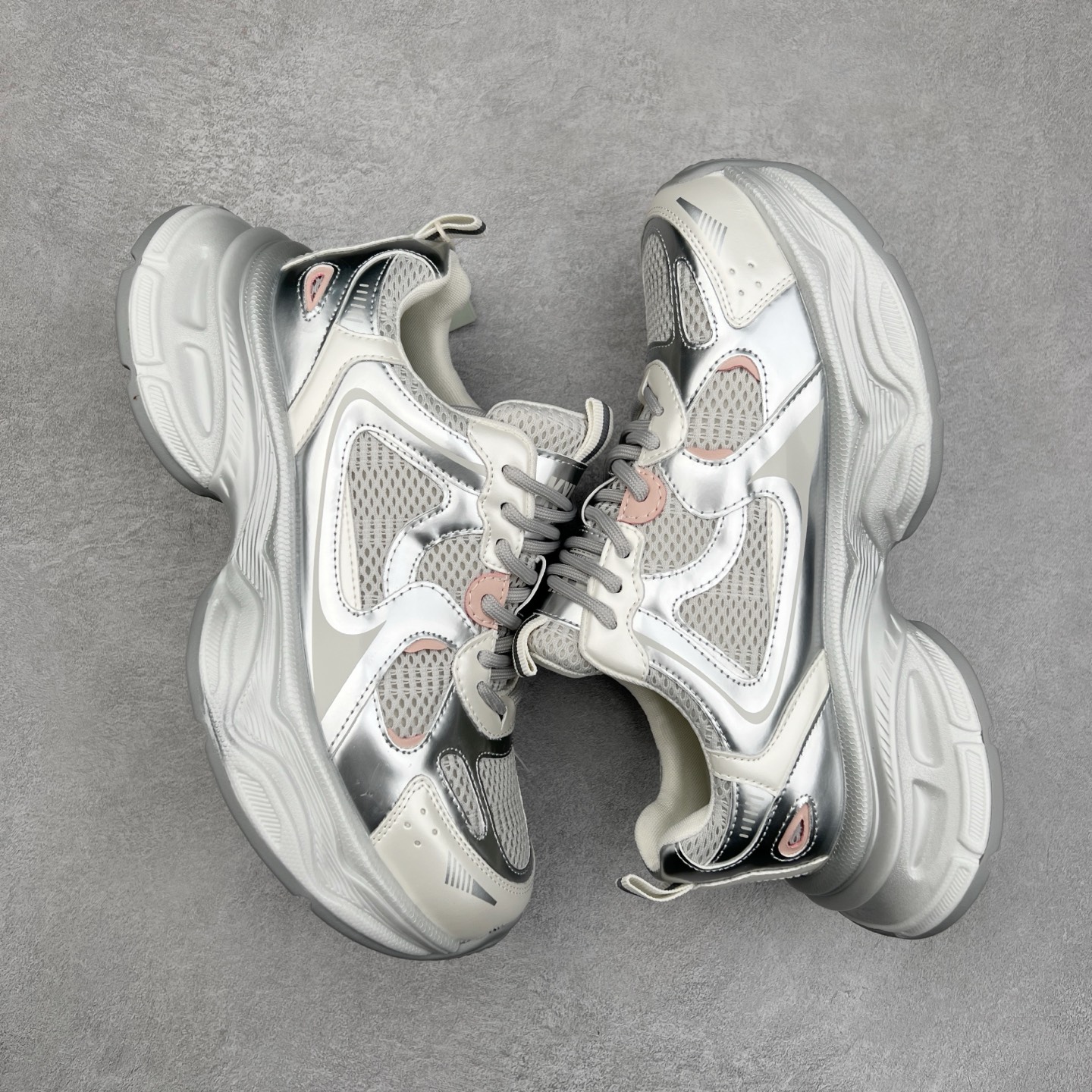 图片[3]-GG-CC Chunky Low安哥拉红休闲运动老爹鞋系列 广东大厂出品 完美细节 25ss春季新款 大长腿 时髦look轻松定格 不费力展现率性氛围 酷帅机能风不规则设计大底 GGCC 银灰红色拼色造型设计 轻便舒适百搭 不管怎么搭都敲好看~尺码：35 36 37 38 39 40-选品中心