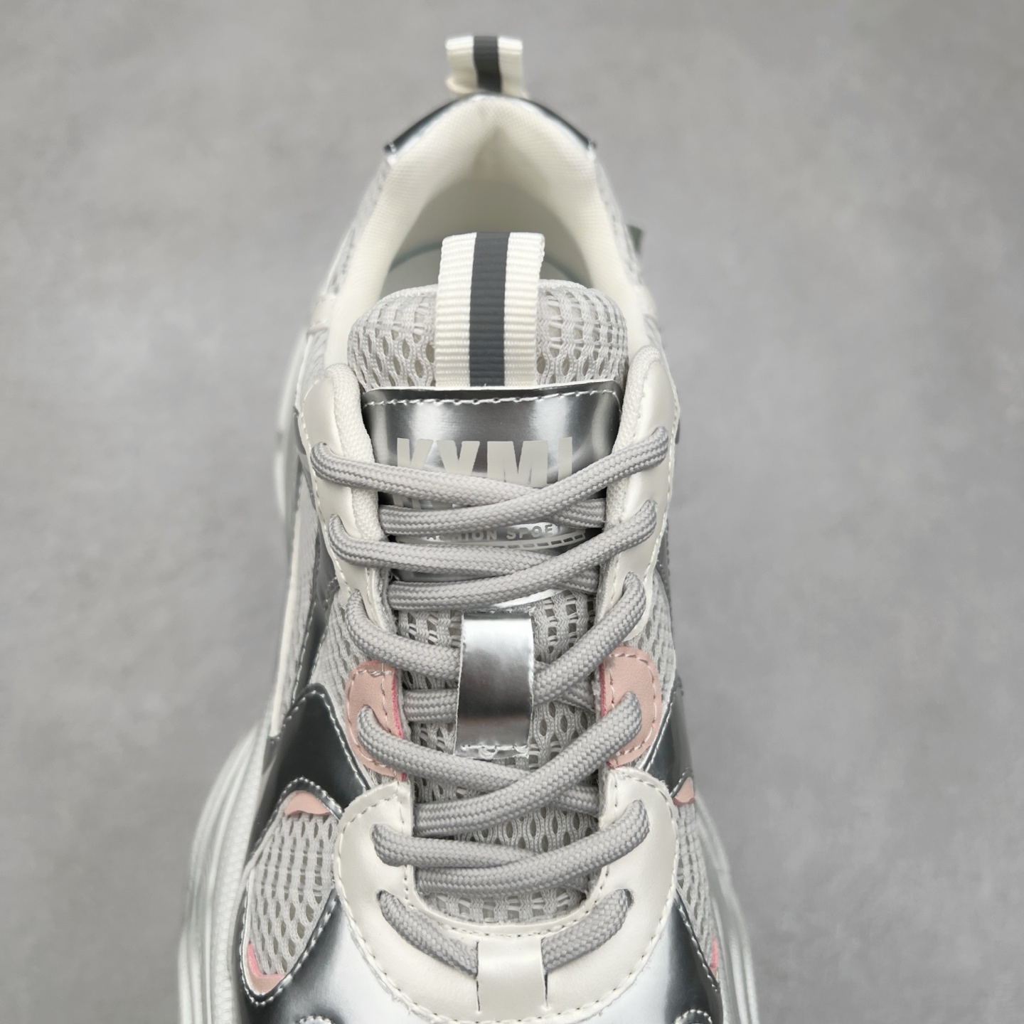 图片[5]-GG-CC Chunky Low安哥拉红休闲运动老爹鞋系列 广东大厂出品 完美细节 25ss春季新款 大长腿 时髦look轻松定格 不费力展现率性氛围 酷帅机能风不规则设计大底 GGCC 银灰红色拼色造型设计 轻便舒适百搭 不管怎么搭都敲好看~尺码：35 36 37 38 39 40-选品中心