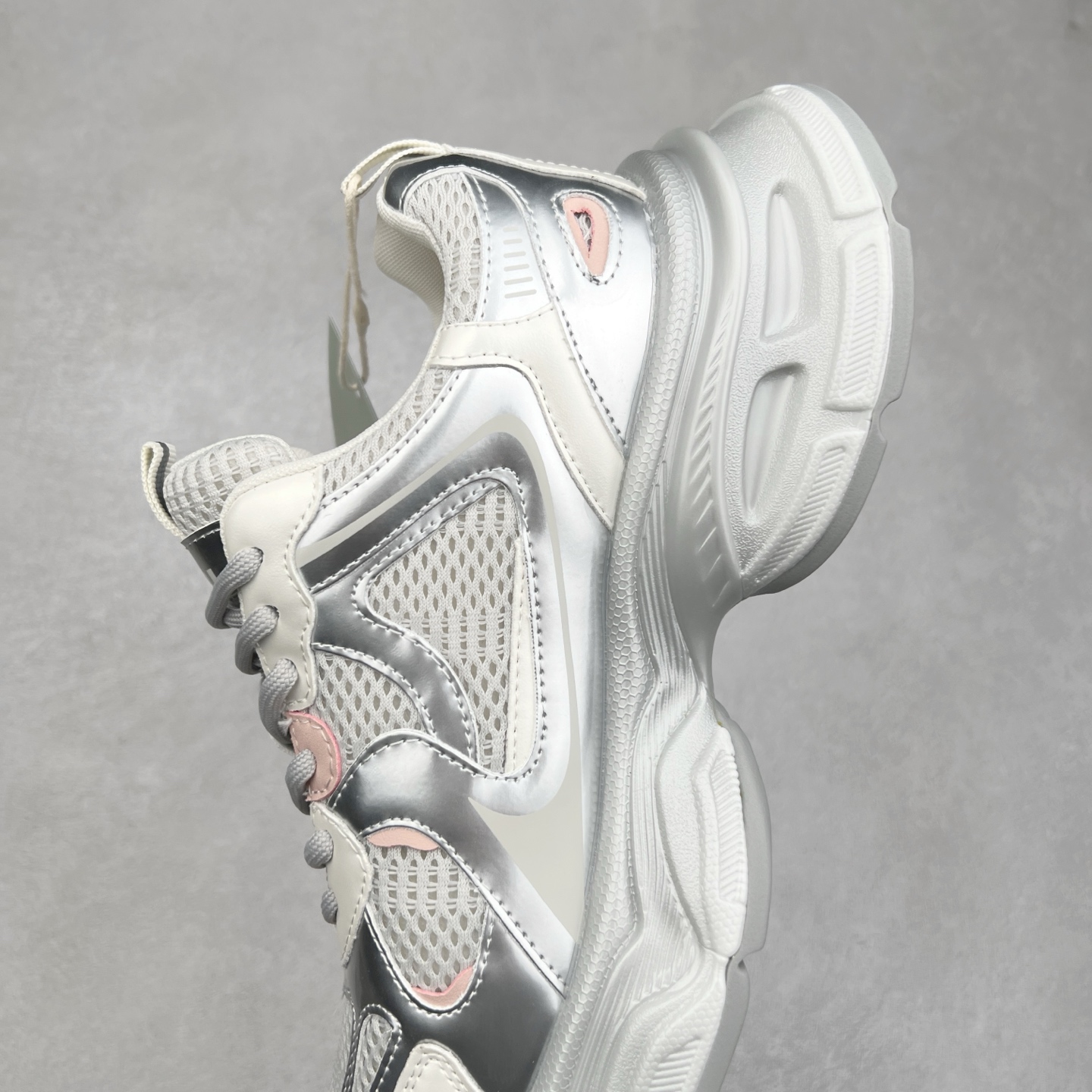 图片[7]-GG-CC Chunky Low安哥拉红休闲运动老爹鞋系列 广东大厂出品 完美细节 25ss春季新款 大长腿 时髦look轻松定格 不费力展现率性氛围 酷帅机能风不规则设计大底 GGCC 银灰红色拼色造型设计 轻便舒适百搭 不管怎么搭都敲好看~尺码：35 36 37 38 39 40-选品中心