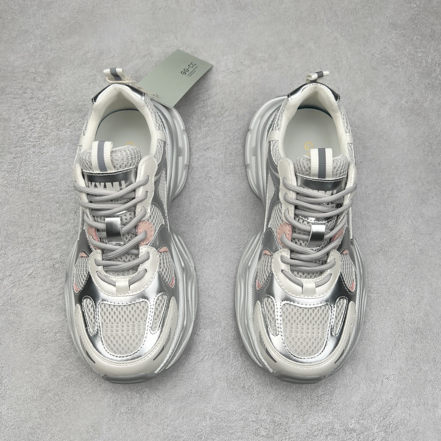 图片[2]-GG-CC Chunky Low安哥拉红休闲运动老爹鞋系列 广东大厂出品 完美细节 25ss春季新款 大长腿 时髦look轻松定格 不费力展现率性氛围 酷帅机能风不规则设计大底 GGCC 银灰红色拼色造型设计 轻便舒适百搭 不管怎么搭都敲好看~尺码：35 36 37 38 39 40-选品中心