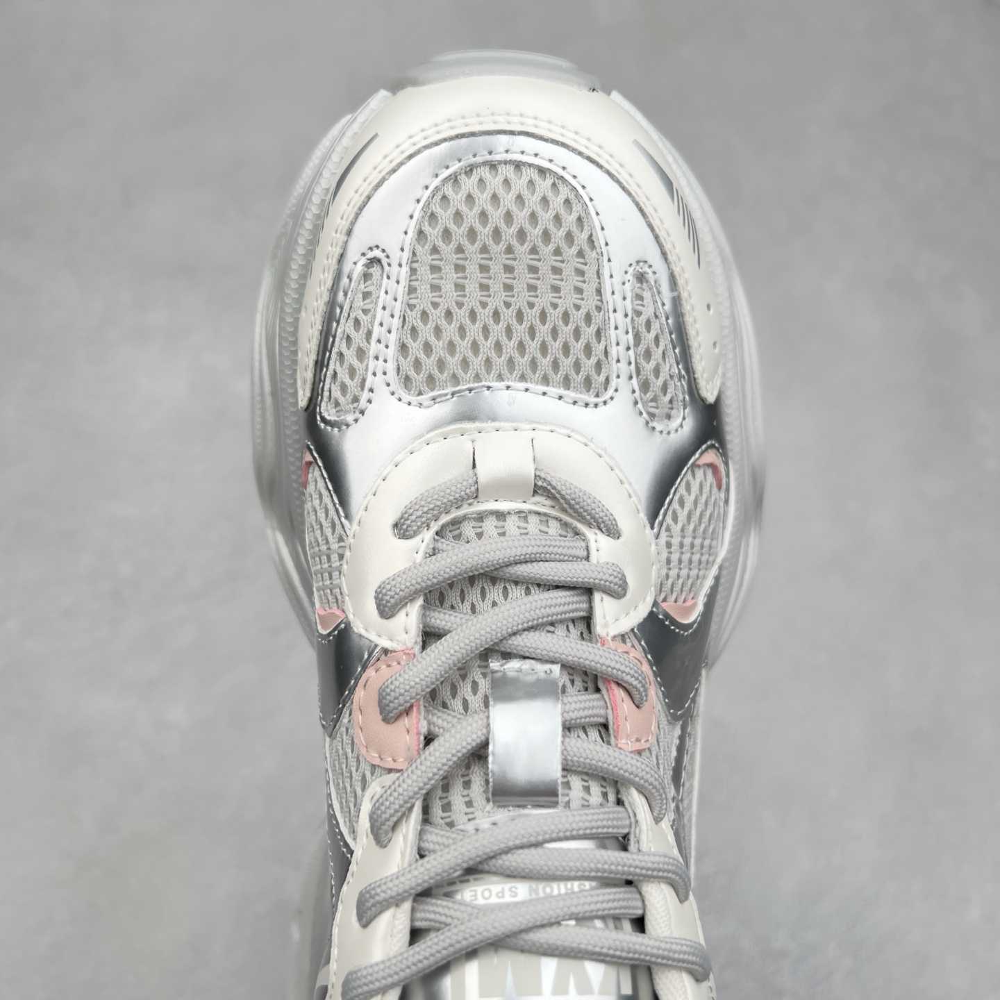 图片[4]-GG-CC Chunky Low安哥拉红休闲运动老爹鞋系列 广东大厂出品 完美细节 25ss春季新款 大长腿 时髦look轻松定格 不费力展现率性氛围 酷帅机能风不规则设计大底 GGCC 银灰红色拼色造型设计 轻便舒适百搭 不管怎么搭都敲好看~尺码：35 36 37 38 39 40-选品中心