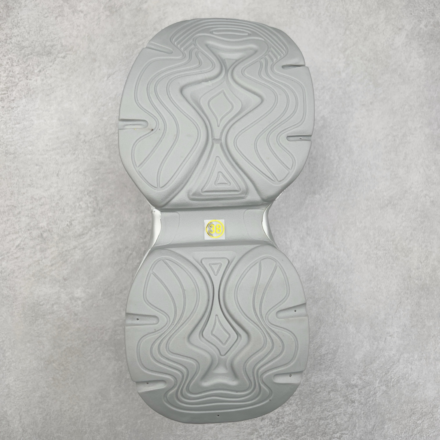 图片[9]-GG-CC Chunky Low安哥拉红休闲运动老爹鞋系列 广东大厂出品 完美细节 25ss春季新款 大长腿 时髦look轻松定格 不费力展现率性氛围 酷帅机能风不规则设计大底 GGCC 银灰红色拼色造型设计 轻便舒适百搭 不管怎么搭都敲好看~尺码：35 36 37 38 39 40-选品中心