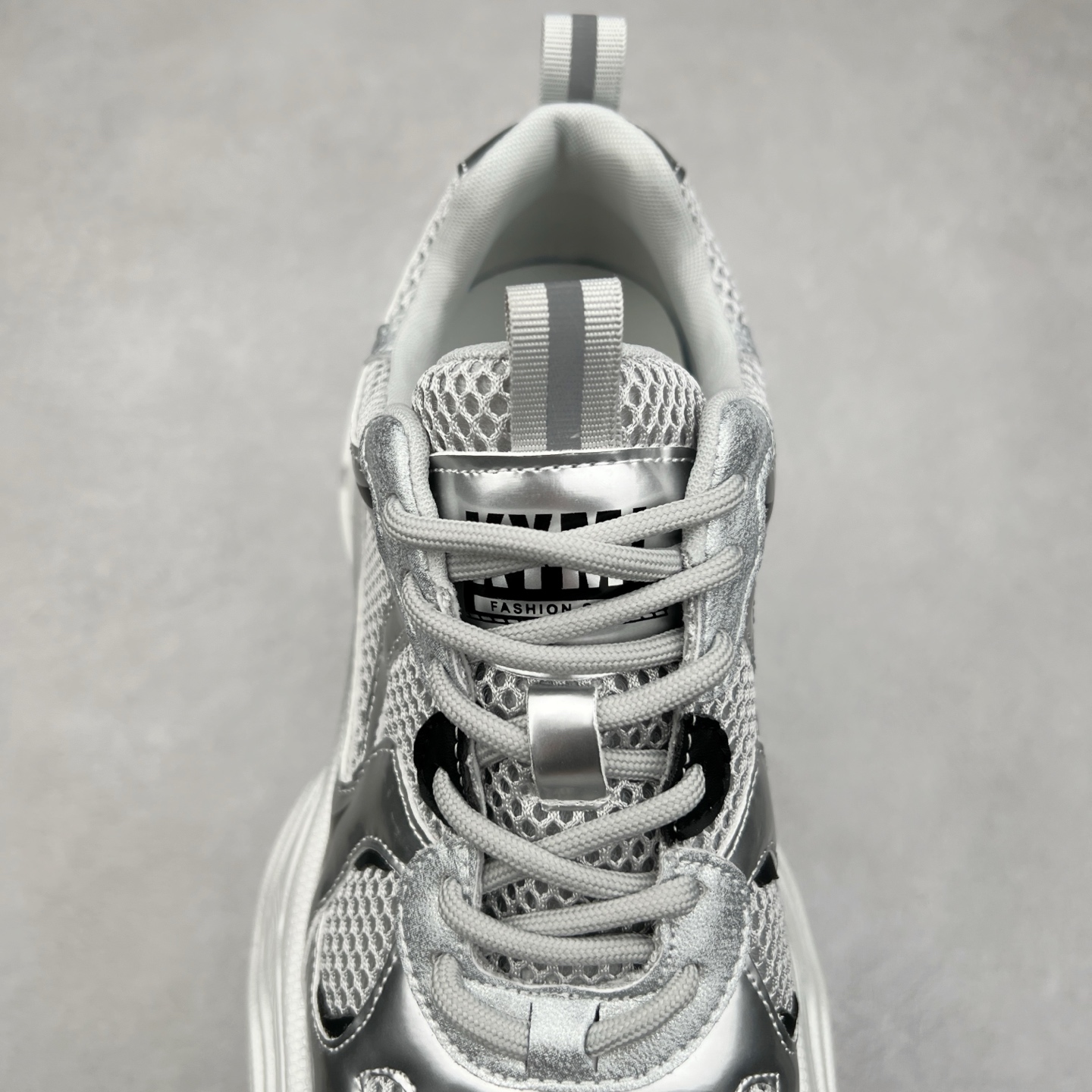 图片[5]-GG-CC Chunky Low安哥拉红休闲运动老爹鞋系列 广东大厂出品 完美细节 25ss春季新款 大长腿 时髦look轻松定格 不费力展现率性氛围 酷帅机能风不规则设计大底 GGCC 银灰红色拼色造型设计 轻便舒适百搭 不管怎么搭都敲好看~尺码：35 36 37 38 39 40-选品中心