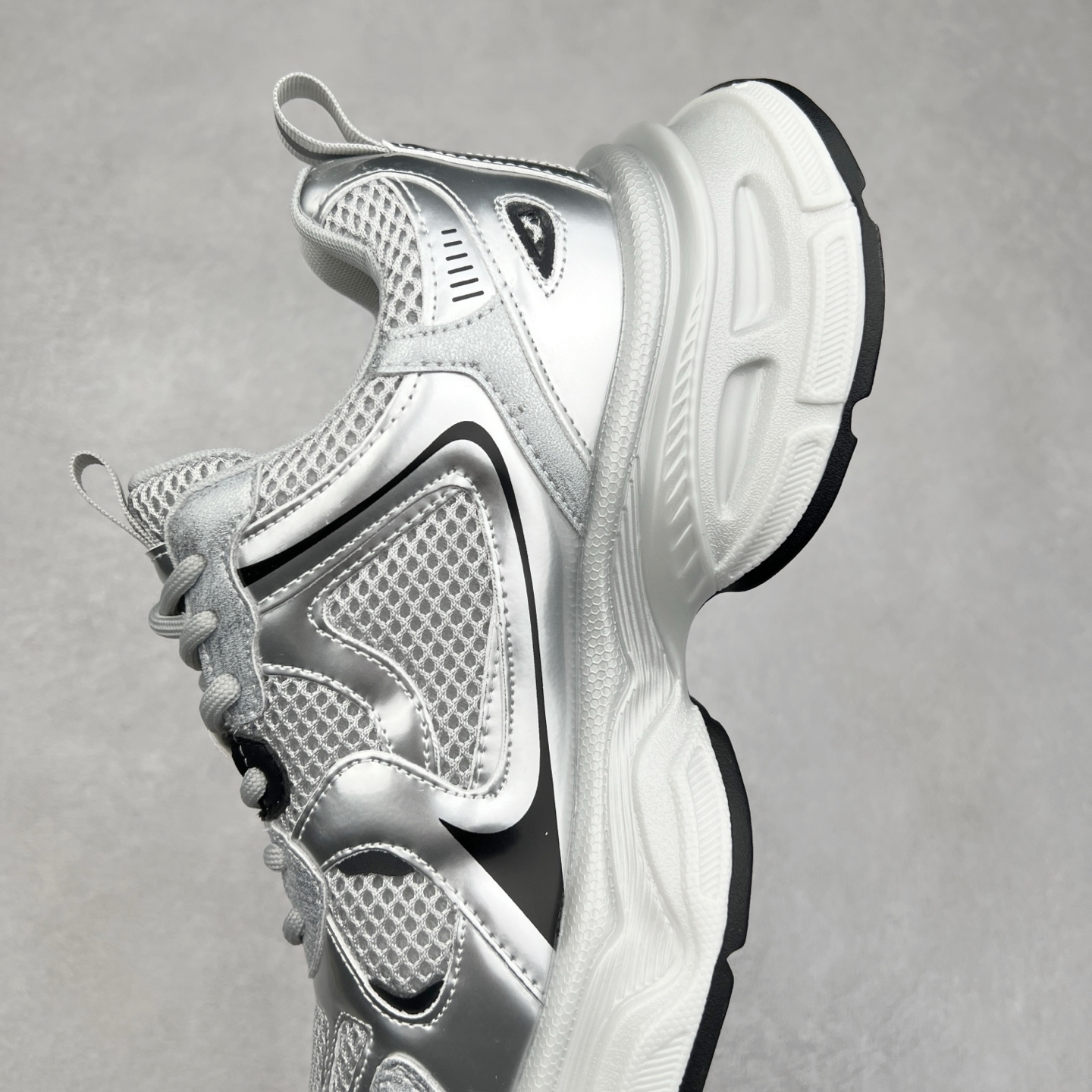 图片[7]-GG-CC Chunky Low安哥拉红休闲运动老爹鞋系列 广东大厂出品 完美细节 25ss春季新款 大长腿 时髦look轻松定格 不费力展现率性氛围 酷帅机能风不规则设计大底 GGCC 银灰红色拼色造型设计 轻便舒适百搭 不管怎么搭都敲好看~尺码：35 36 37 38 39 40-选品中心