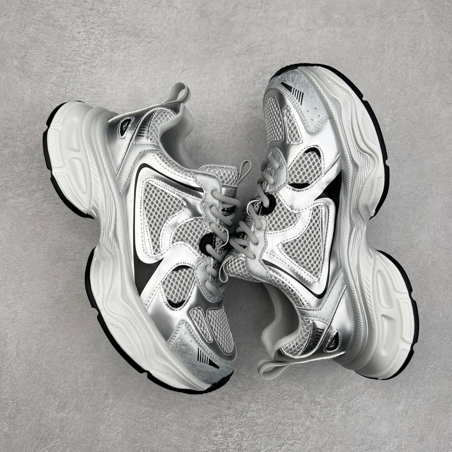 图片[3]-GG-CC Chunky Low安哥拉红休闲运动老爹鞋系列 广东大厂出品 完美细节 25ss春季新款 大长腿 时髦look轻松定格 不费力展现率性氛围 酷帅机能风不规则设计大底 GGCC 银灰红色拼色造型设计 轻便舒适百搭 不管怎么搭都敲好看~尺码：35 36 37 38 39 40-选品中心