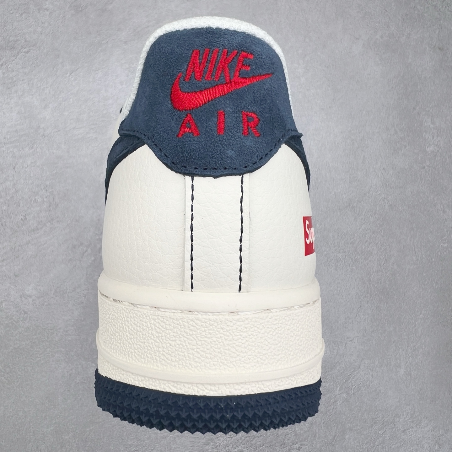 图片[8]-＃福利特价 NK Air Force 1´07 Low 空军一号低帮百搭休闲运动板鞋 柔软、弹性十足的缓震性能和出色的中底设计 横跨复古与现代的外型结合 造就出风靡全球 三十多年的Force 1 直到今天还深受青睐 实拍调校N版已经零色差零失真 百分百还原实物色彩所见即所得 不存在货不对板色差等低级问题 选购参考实物拍摄 不混卖不参货 只用心做好货严格选品 承诺混一赔十 尺码：36 36.5 37.5 38 38.5 39 40 40.5 41 42 42.5 43 44 44.5 45-选品中心