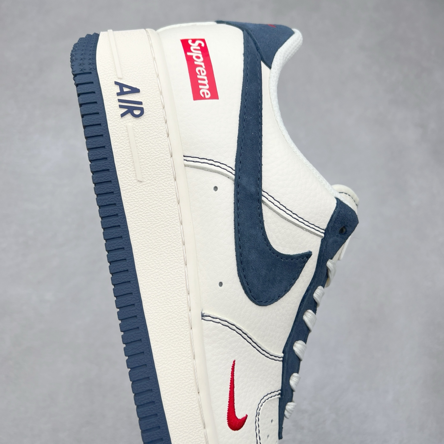 图片[6]-＃福利特价 NK Air Force 1´07 Low 空军一号低帮百搭休闲运动板鞋 柔软、弹性十足的缓震性能和出色的中底设计 横跨复古与现代的外型结合 造就出风靡全球 三十多年的Force 1 直到今天还深受青睐 实拍调校N版已经零色差零失真 百分百还原实物色彩所见即所得 不存在货不对板色差等低级问题 选购参考实物拍摄 不混卖不参货 只用心做好货严格选品 承诺混一赔十 尺码：36 36.5 37.5 38 38.5 39 40 40.5 41 42 42.5 43 44 44.5 45-选品中心