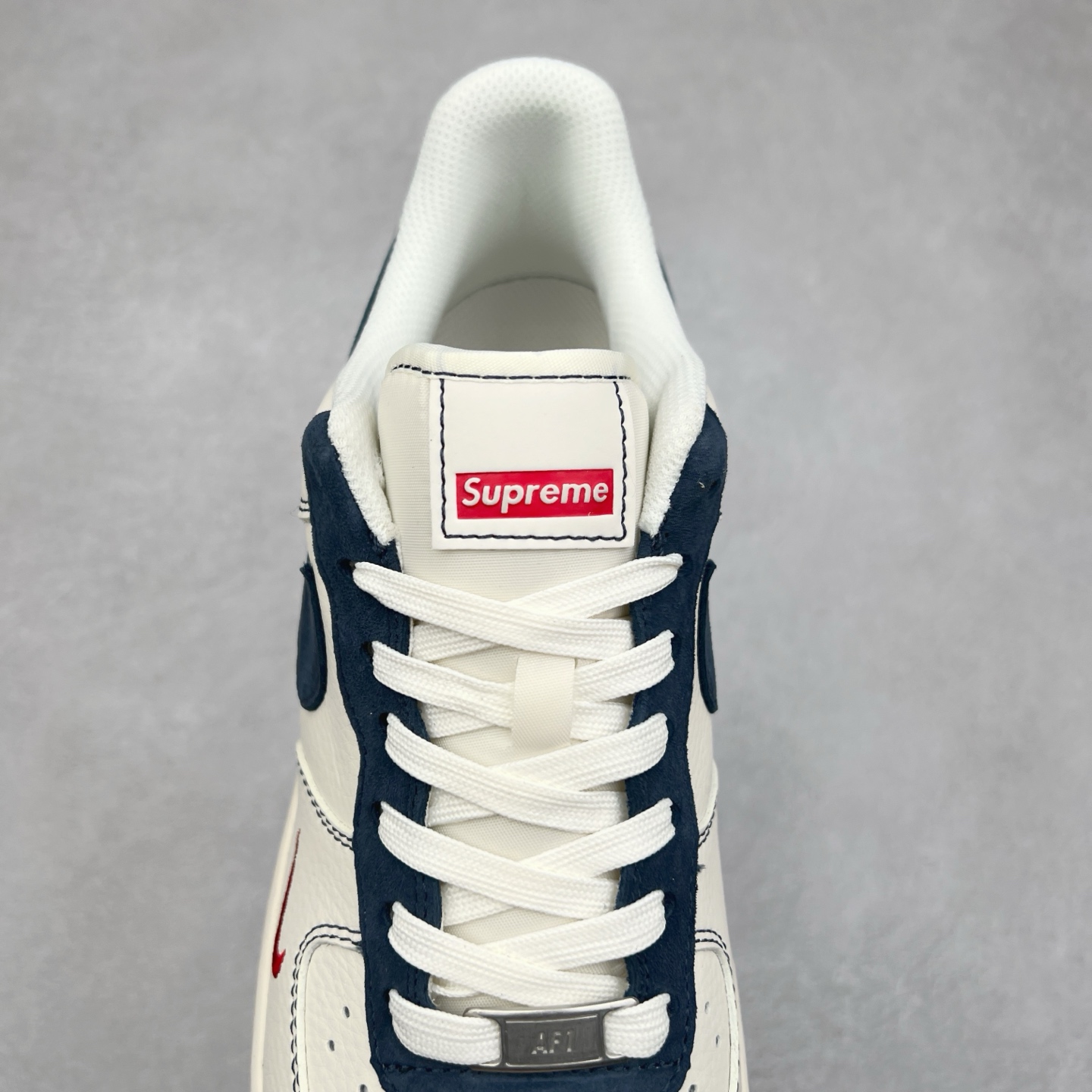 图片[5]-＃福利特价 NK Air Force 1´07 Low 空军一号低帮百搭休闲运动板鞋 柔软、弹性十足的缓震性能和出色的中底设计 横跨复古与现代的外型结合 造就出风靡全球 三十多年的Force 1 直到今天还深受青睐 实拍调校N版已经零色差零失真 百分百还原实物色彩所见即所得 不存在货不对板色差等低级问题 选购参考实物拍摄 不混卖不参货 只用心做好货严格选品 承诺混一赔十 尺码：36 36.5 37.5 38 38.5 39 40 40.5 41 42 42.5 43 44 44.5 45-选品中心