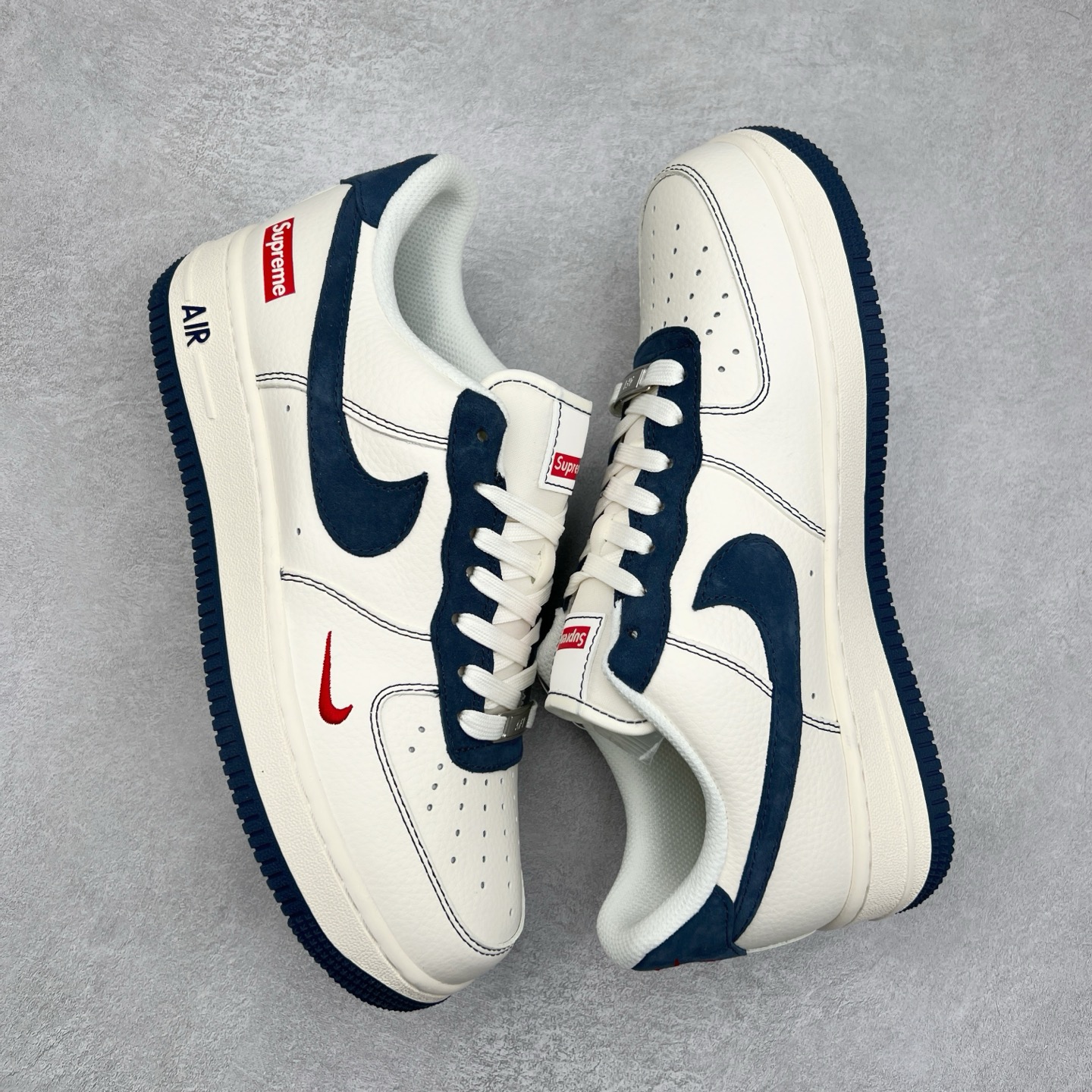 图片[3]-＃福利特价 NK Air Force 1´07 Low 空军一号低帮百搭休闲运动板鞋 柔软、弹性十足的缓震性能和出色的中底设计 横跨复古与现代的外型结合 造就出风靡全球 三十多年的Force 1 直到今天还深受青睐 实拍调校N版已经零色差零失真 百分百还原实物色彩所见即所得 不存在货不对板色差等低级问题 选购参考实物拍摄 不混卖不参货 只用心做好货严格选品 承诺混一赔十 尺码：36 36.5 37.5 38 38.5 39 40 40.5 41 42 42.5 43 44 44.5 45-选品中心