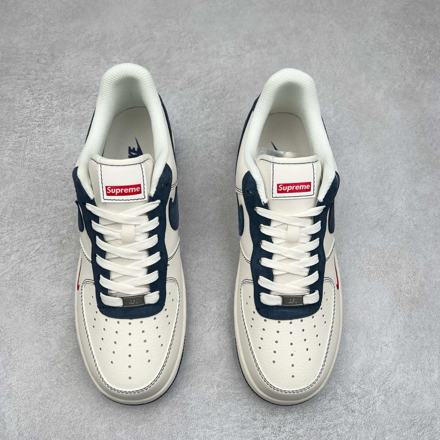 图片[2]-＃福利特价 NK Air Force 1´07 Low 空军一号低帮百搭休闲运动板鞋 柔软、弹性十足的缓震性能和出色的中底设计 横跨复古与现代的外型结合 造就出风靡全球 三十多年的Force 1 直到今天还深受青睐 实拍调校N版已经零色差零失真 百分百还原实物色彩所见即所得 不存在货不对板色差等低级问题 选购参考实物拍摄 不混卖不参货 只用心做好货严格选品 承诺混一赔十 尺码：36 36.5 37.5 38 38.5 39 40 40.5 41 42 42.5 43 44 44.5 45-选品中心