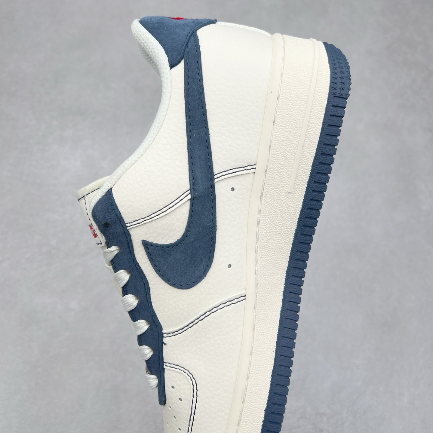 图片[7]-＃福利特价 NK Air Force 1´07 Low 空军一号低帮百搭休闲运动板鞋 柔软、弹性十足的缓震性能和出色的中底设计 横跨复古与现代的外型结合 造就出风靡全球 三十多年的Force 1 直到今天还深受青睐 实拍调校N版已经零色差零失真 百分百还原实物色彩所见即所得 不存在货不对板色差等低级问题 选购参考实物拍摄 不混卖不参货 只用心做好货严格选品 承诺混一赔十 尺码：36 36.5 37.5 38 38.5 39 40 40.5 41 42 42.5 43 44 44.5 45-选品中心