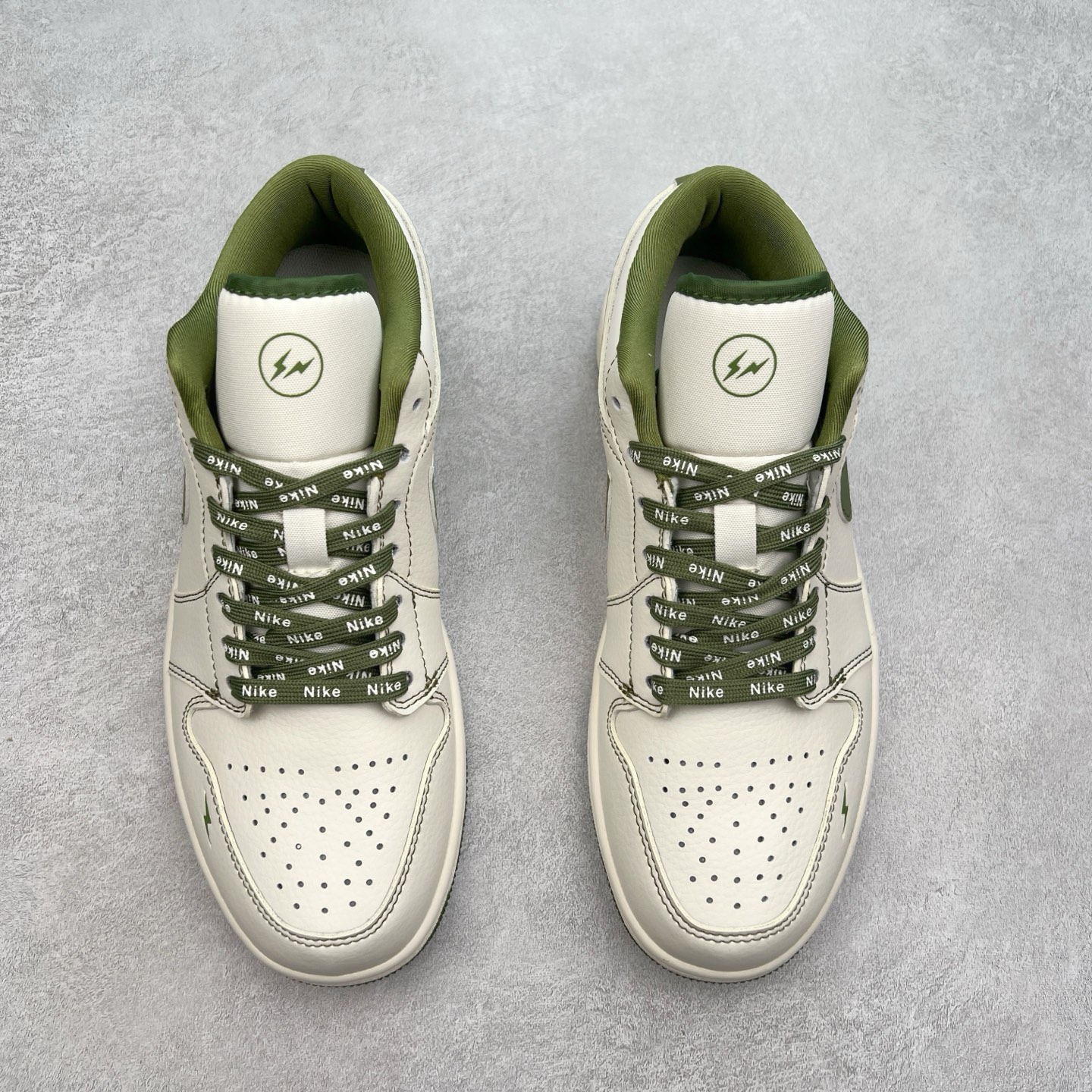 图片[2]-＃福利特价 TS x Air Jordan AJ1 Low 倒钩低帮联名定制配色 原厂内置气垫魔块 A模大底 头层小牛皮 鞋舌AJ原厂专用牛津布+AJ专用反口珍珠布+原厂无杂质高弹内里海棉+特殊封边弹力鞋带 实拍调校N版已经零色差零失真 百分百还原实物色彩所见即所得 不存在货不对板色差等低级问题 选购参考实物拍摄 不混卖不参货 只用心做好货严格选品 承诺混一赔十 尺码：36 36.5 37.5 38 38.5 39 40 40.5 41 42 42.5 43 44 44.5 45-选品中心