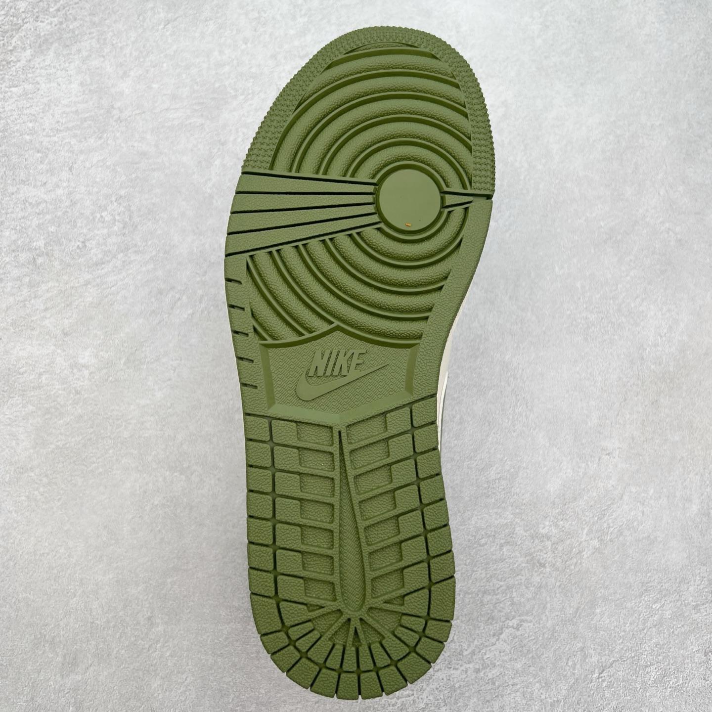 图片[9]-＃福利特价 TS x Air Jordan AJ1 Low 倒钩低帮联名定制配色 原厂内置气垫魔块 A模大底 头层小牛皮 鞋舌AJ原厂专用牛津布+AJ专用反口珍珠布+原厂无杂质高弹内里海棉+特殊封边弹力鞋带 实拍调校N版已经零色差零失真 百分百还原实物色彩所见即所得 不存在货不对板色差等低级问题 选购参考实物拍摄 不混卖不参货 只用心做好货严格选品 承诺混一赔十 尺码：36 36.5 37.5 38 38.5 39 40 40.5 41 42 42.5 43 44 44.5 45-选品中心