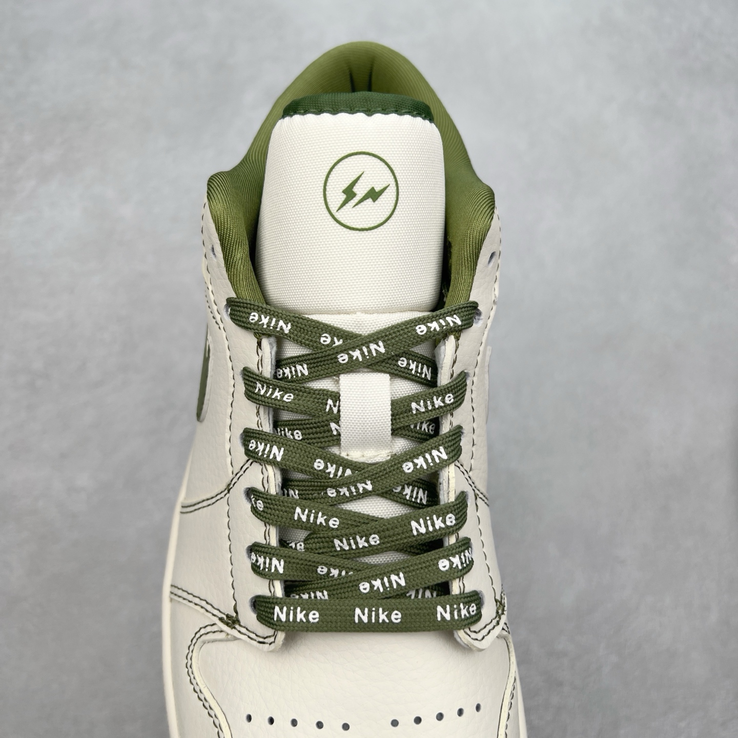 图片[5]-＃福利特价 TS x Air Jordan AJ1 Low 倒钩低帮联名定制配色 原厂内置气垫魔块 A模大底 头层小牛皮 鞋舌AJ原厂专用牛津布+AJ专用反口珍珠布+原厂无杂质高弹内里海棉+特殊封边弹力鞋带 实拍调校N版已经零色差零失真 百分百还原实物色彩所见即所得 不存在货不对板色差等低级问题 选购参考实物拍摄 不混卖不参货 只用心做好货严格选品 承诺混一赔十 尺码：36 36.5 37.5 38 38.5 39 40 40.5 41 42 42.5 43 44 44.5 45-选品中心