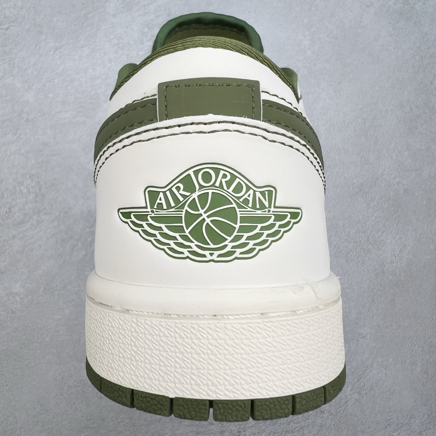 图片[8]-＃福利特价 TS x Air Jordan AJ1 Low 倒钩低帮联名定制配色 原厂内置气垫魔块 A模大底 头层小牛皮 鞋舌AJ原厂专用牛津布+AJ专用反口珍珠布+原厂无杂质高弹内里海棉+特殊封边弹力鞋带 实拍调校N版已经零色差零失真 百分百还原实物色彩所见即所得 不存在货不对板色差等低级问题 选购参考实物拍摄 不混卖不参货 只用心做好货严格选品 承诺混一赔十 尺码：36 36.5 37.5 38 38.5 39 40 40.5 41 42 42.5 43 44 44.5 45-选品中心