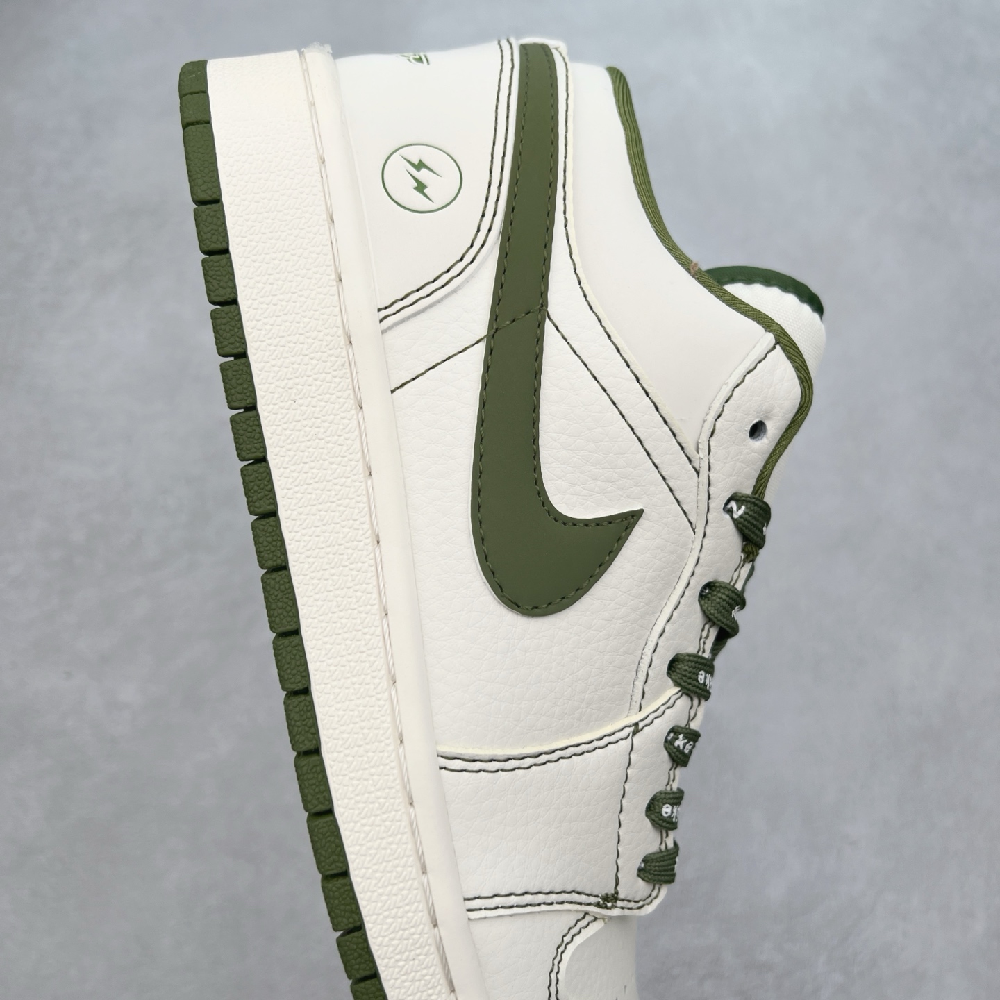 图片[6]-＃福利特价 TS x Air Jordan AJ1 Low 倒钩低帮联名定制配色 原厂内置气垫魔块 A模大底 头层小牛皮 鞋舌AJ原厂专用牛津布+AJ专用反口珍珠布+原厂无杂质高弹内里海棉+特殊封边弹力鞋带 实拍调校N版已经零色差零失真 百分百还原实物色彩所见即所得 不存在货不对板色差等低级问题 选购参考实物拍摄 不混卖不参货 只用心做好货严格选品 承诺混一赔十 尺码：36 36.5 37.5 38 38.5 39 40 40.5 41 42 42.5 43 44 44.5 45-选品中心