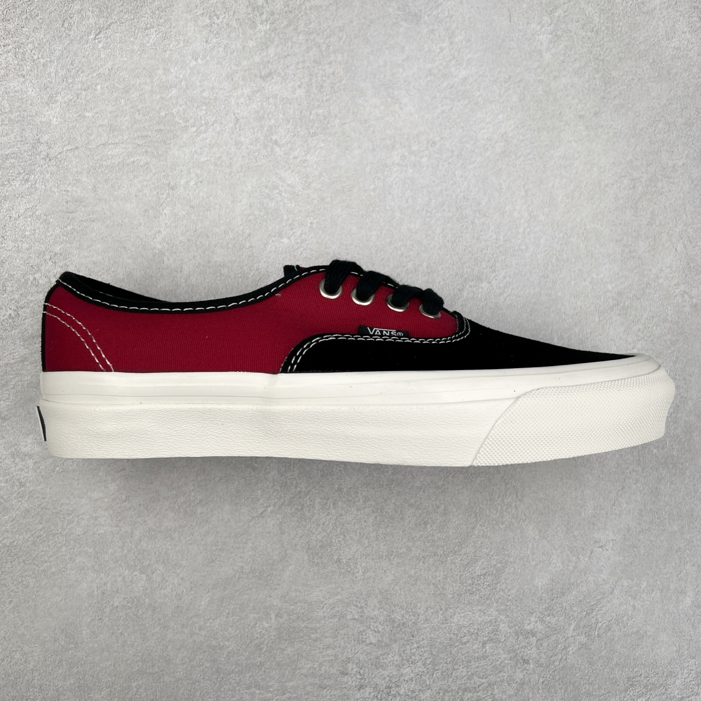 Vans Authentic REISSUE 44 范斯官方 舒适百搭低帮休闲帆布鞋 融合了Vans安纳海姆的复古属性 从鞋型和贴合度方面重塑鞋款 尺码：35 36 36.5 37 38 38.5 39 40 40.5 41 42 42.5 43 44-选品中心