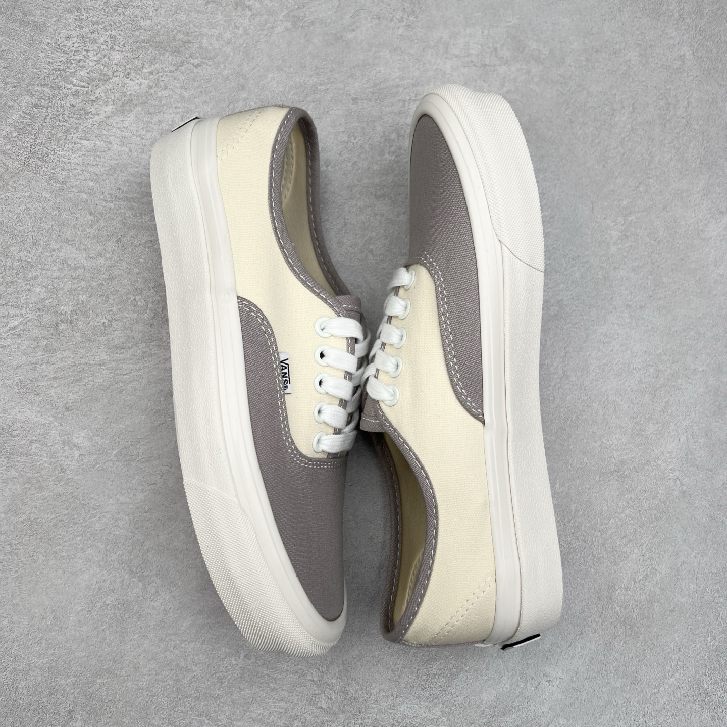 图片[3]-Vans Authentic REISSUE 44 范斯官方 舒适百搭低帮休闲帆布鞋 融合了Vans安纳海姆的复古属性 从鞋型和贴合度方面重塑鞋款 尺码：35 36 36.5 37 38 38.5 39 40 40.5 41 42 42.5 43 44-选品中心