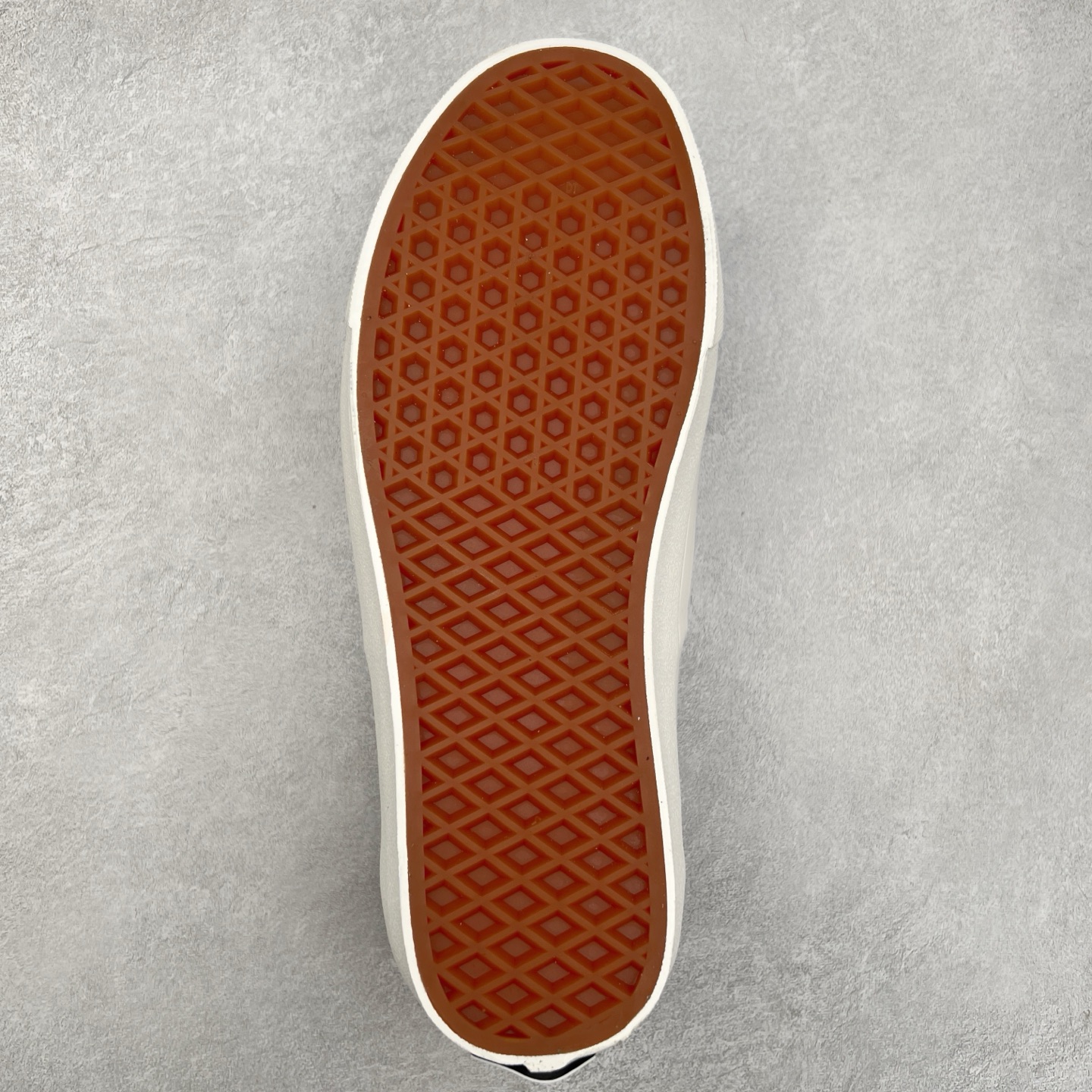 图片[9]-Vans Authentic REISSUE 44 范斯官方 舒适百搭低帮休闲帆布鞋 融合了Vans安纳海姆的复古属性 从鞋型和贴合度方面重塑鞋款 尺码：35 36 36.5 37 38 38.5 39 40 40.5 41 42 42.5 43 44-选品中心