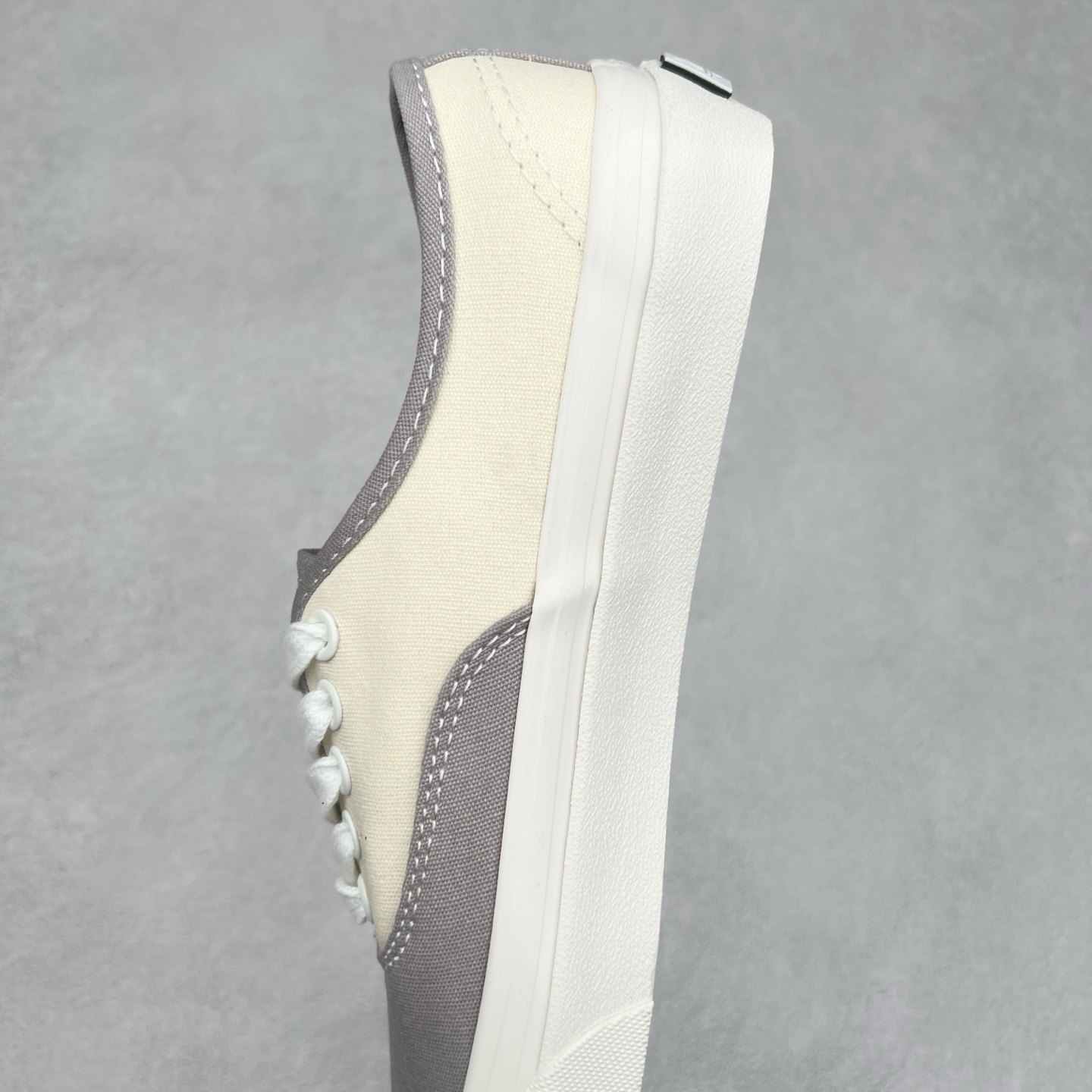 图片[7]-Vans Authentic REISSUE 44 范斯官方 舒适百搭低帮休闲帆布鞋 融合了Vans安纳海姆的复古属性 从鞋型和贴合度方面重塑鞋款 尺码：35 36 36.5 37 38 38.5 39 40 40.5 41 42 42.5 43 44-选品中心