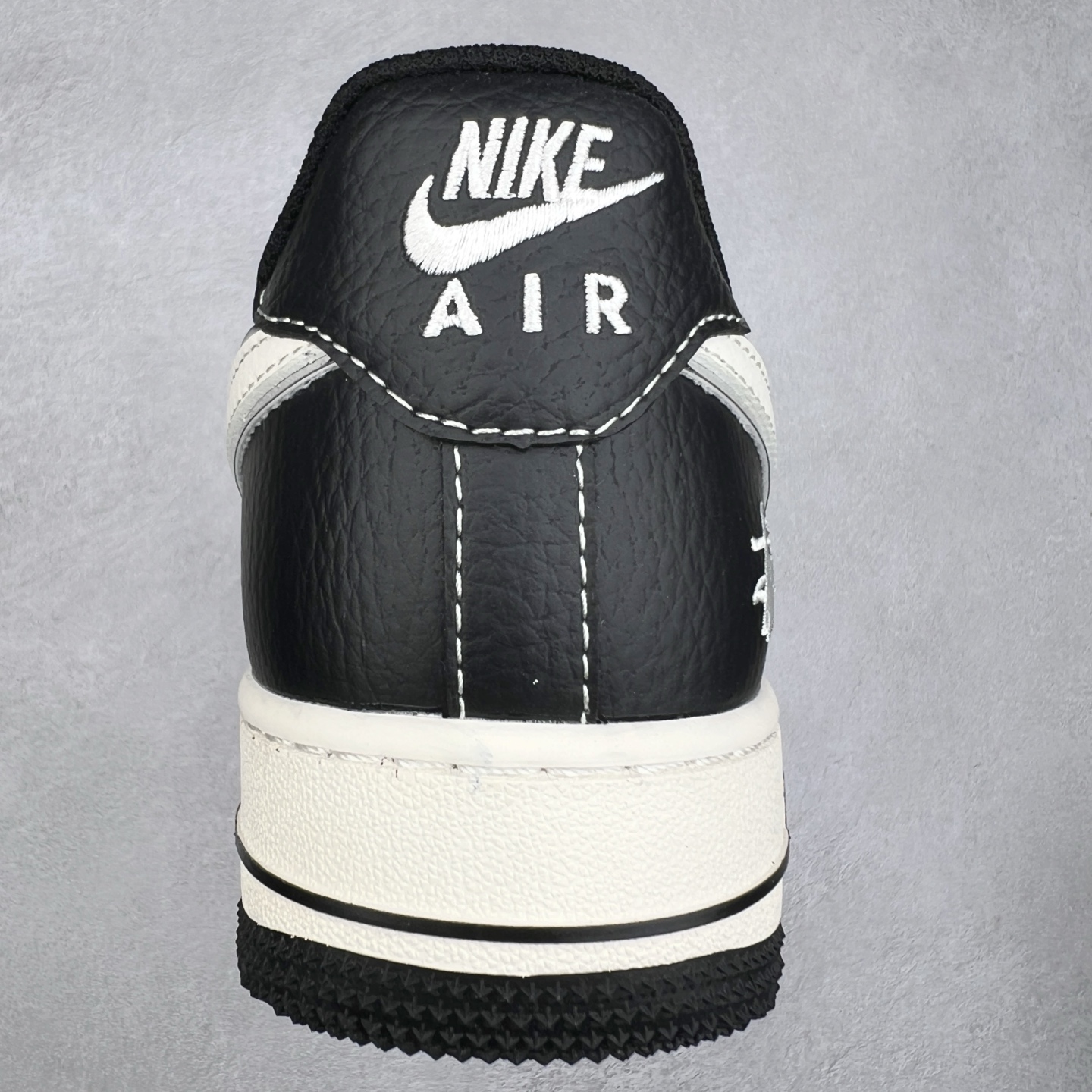 图片[8]-＃福利特价 NK Air Force 1´07 Low 空军一号低帮百搭休闲运动板鞋 柔软、弹性十足的缓震性能和出色的中底设计 横跨复古与现代的外型结合 造就出风靡全球 三十多年的Force 1 直到今天还深受青睐 实拍调校N版已经零色差零失真 百分百还原实物色彩所见即所得 不存在货不对板色差等低级问题 选购参考实物拍摄 不混卖不参货 只用心做好货严格选品 承诺混一赔十 尺码：36 36.5 37.5 38 38.5 39 40 40.5 41 42 42.5 43 44 44.5 45-选品中心