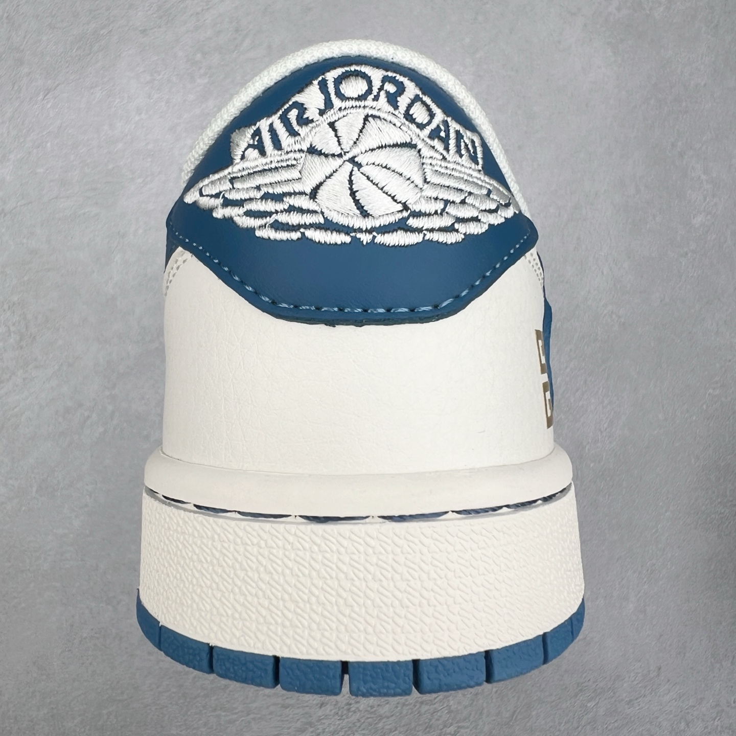 图片[8]-＃福利特价 TS x Air Jordan AJ1 Low 倒钩低帮联名定制配色 原厂内置气垫魔块 A模大底 头层小牛皮 鞋舌AJ原厂专用牛津布+AJ专用反口珍珠布+原厂无杂质高弹内里海棉+特殊封边弹力鞋带 实拍调校N版已经零色差零失真 百分百还原实物色彩所见即所得 不存在货不对板色差等低级问题 选购参考实物拍摄 不混卖不参货 只用心做好货严格选品 承诺混一赔十 尺码：36 36.5 37.5 38 38.5 39 40 40.5 41 42 42.5 43 44 44.5 45-选品中心