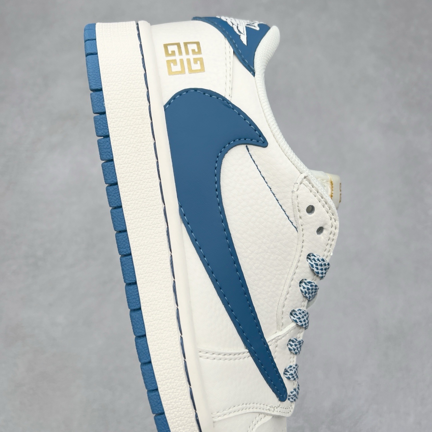 图片[6]-＃福利特价 TS x Air Jordan AJ1 Low 倒钩低帮联名定制配色 原厂内置气垫魔块 A模大底 头层小牛皮 鞋舌AJ原厂专用牛津布+AJ专用反口珍珠布+原厂无杂质高弹内里海棉+特殊封边弹力鞋带 实拍调校N版已经零色差零失真 百分百还原实物色彩所见即所得 不存在货不对板色差等低级问题 选购参考实物拍摄 不混卖不参货 只用心做好货严格选品 承诺混一赔十 尺码：36 36.5 37.5 38 38.5 39 40 40.5 41 42 42.5 43 44 44.5 45-选品中心