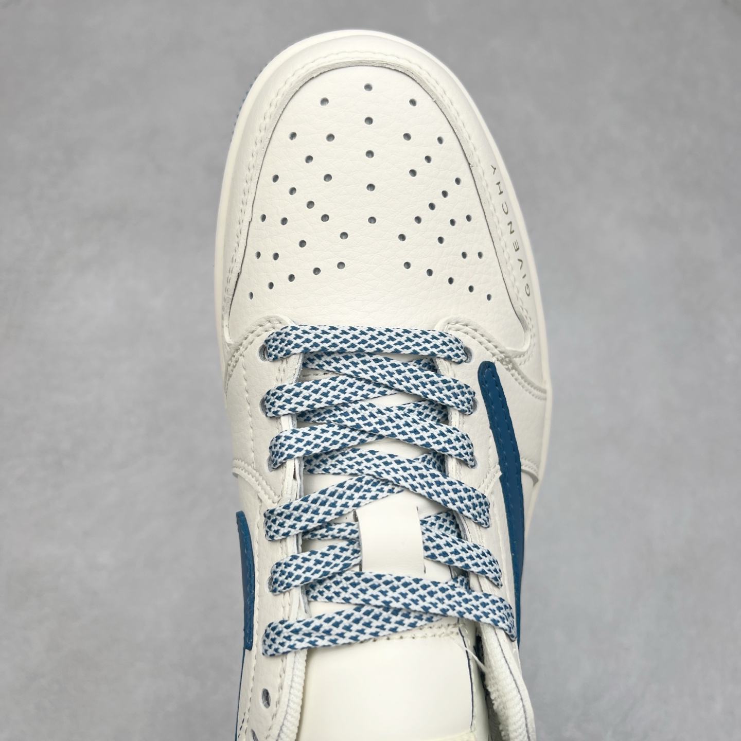 图片[4]-＃福利特价 TS x Air Jordan AJ1 Low 倒钩低帮联名定制配色 原厂内置气垫魔块 A模大底 头层小牛皮 鞋舌AJ原厂专用牛津布+AJ专用反口珍珠布+原厂无杂质高弹内里海棉+特殊封边弹力鞋带 实拍调校N版已经零色差零失真 百分百还原实物色彩所见即所得 不存在货不对板色差等低级问题 选购参考实物拍摄 不混卖不参货 只用心做好货严格选品 承诺混一赔十 尺码：36 36.5 37.5 38 38.5 39 40 40.5 41 42 42.5 43 44 44.5 45-选品中心